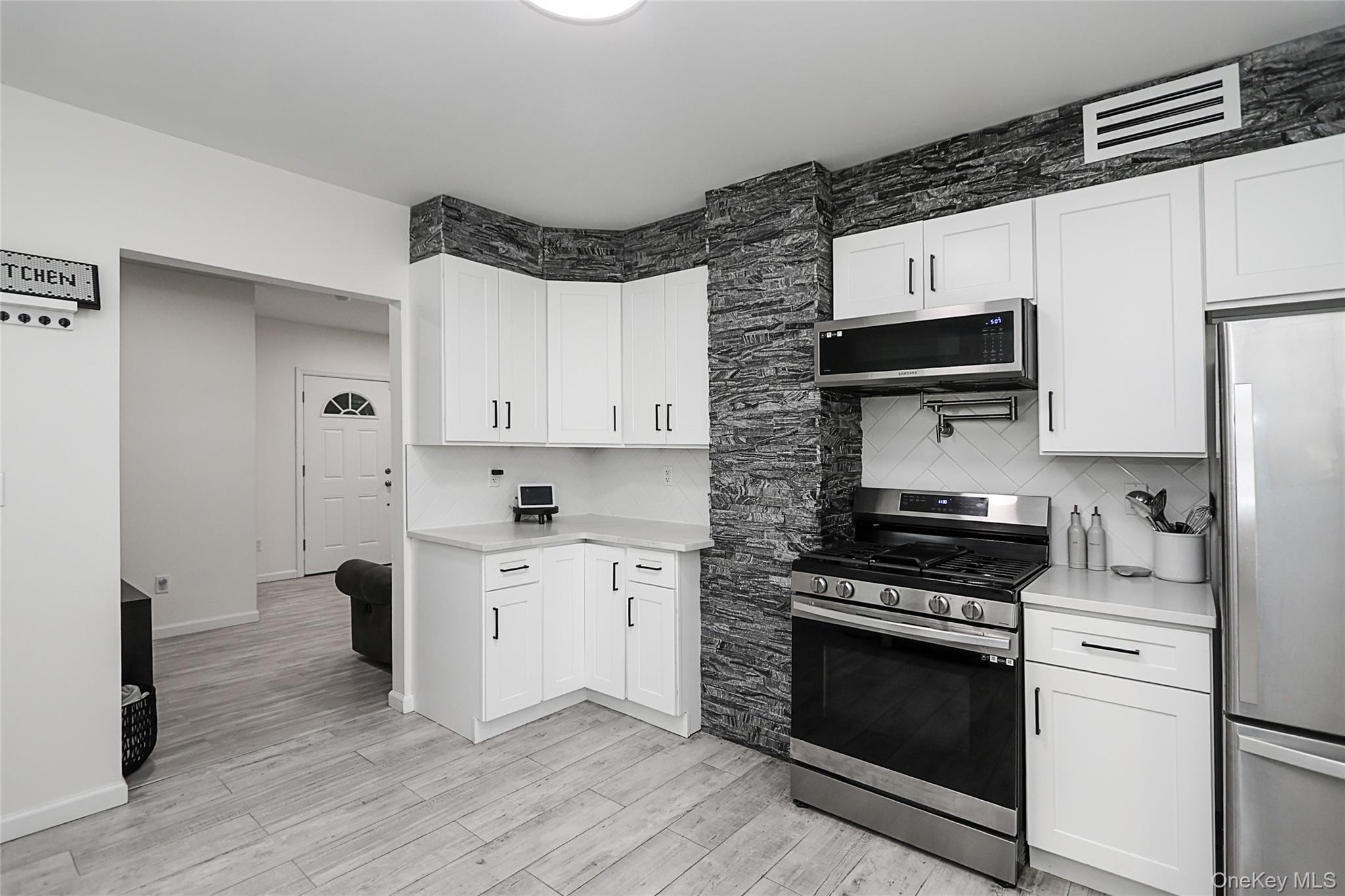 #15 photo, 267 N Wellwood Avenue, Lindenhurst , NY 11757