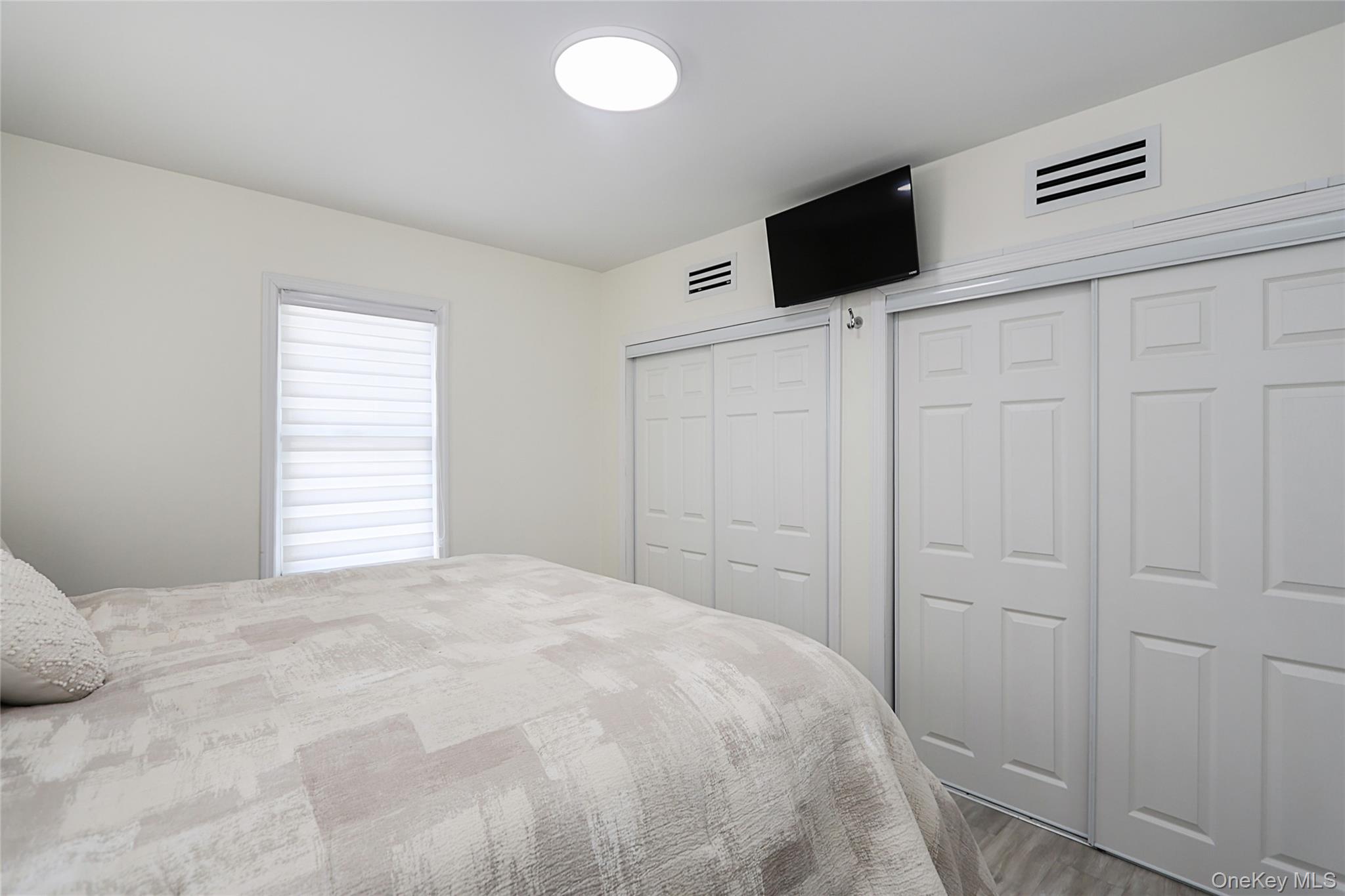 #20 photo, 267 N Wellwood Avenue, Lindenhurst , NY 11757