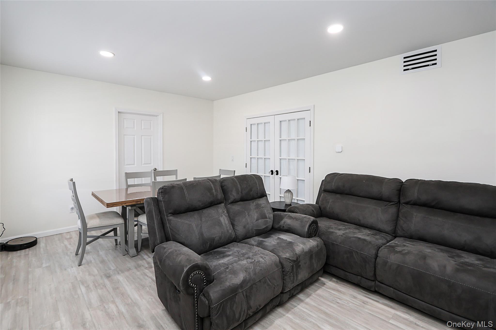 #6 photo, 267 N Wellwood Avenue, Lindenhurst , NY 11757