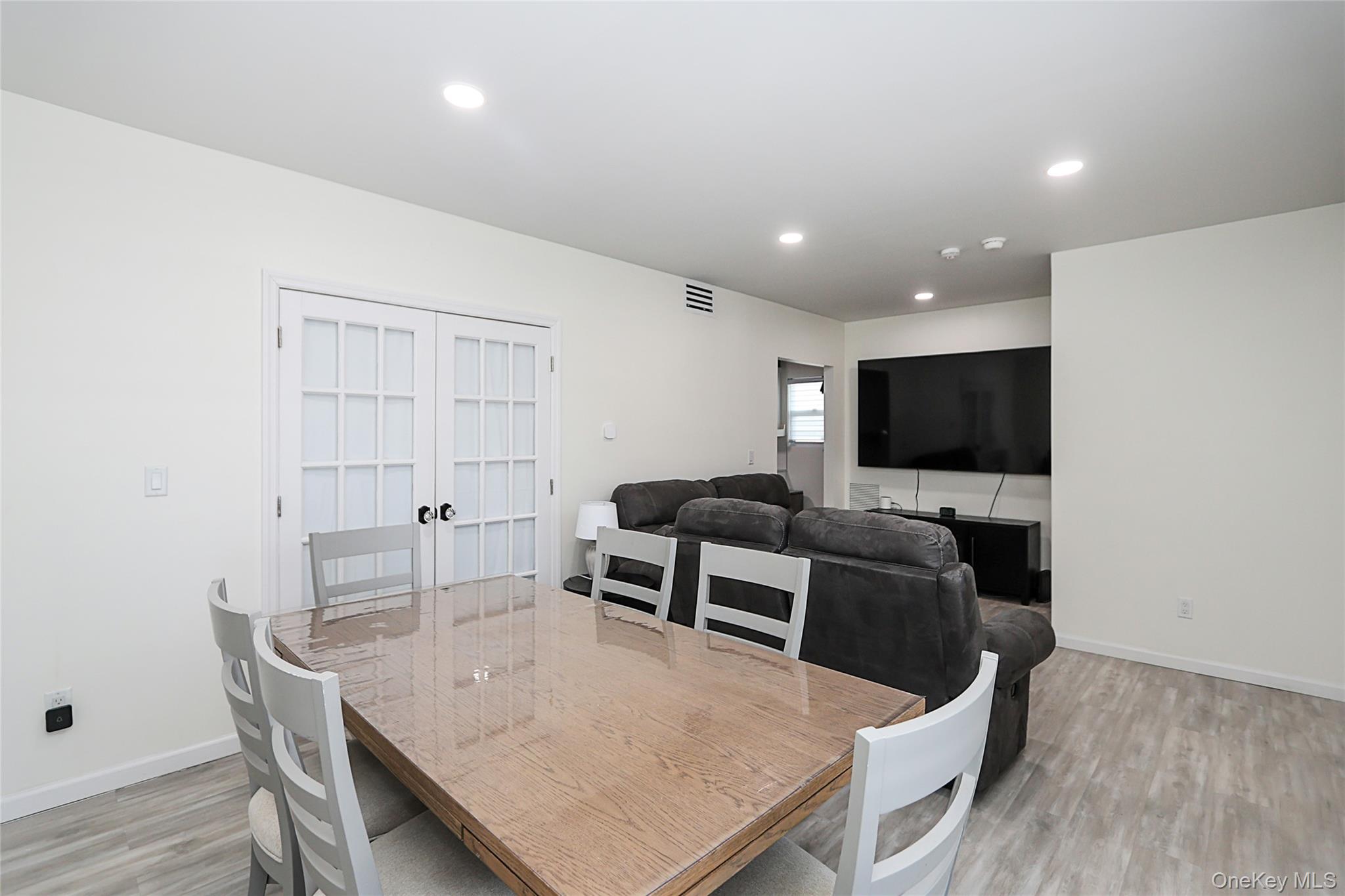 #8 photo, 267 N Wellwood Avenue, Lindenhurst , NY 11757