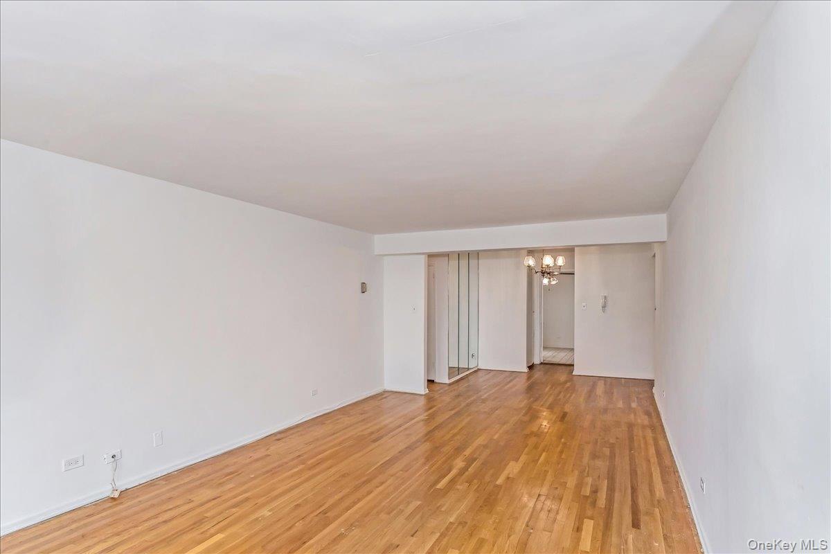 #10 photo, 212-30 23rd Avenue, קווינס Bayside , NY 11360