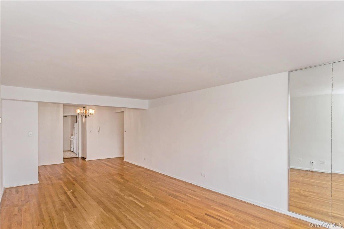 #11 photo, 212-30 23rd Avenue, קווינס Bayside , NY 11360