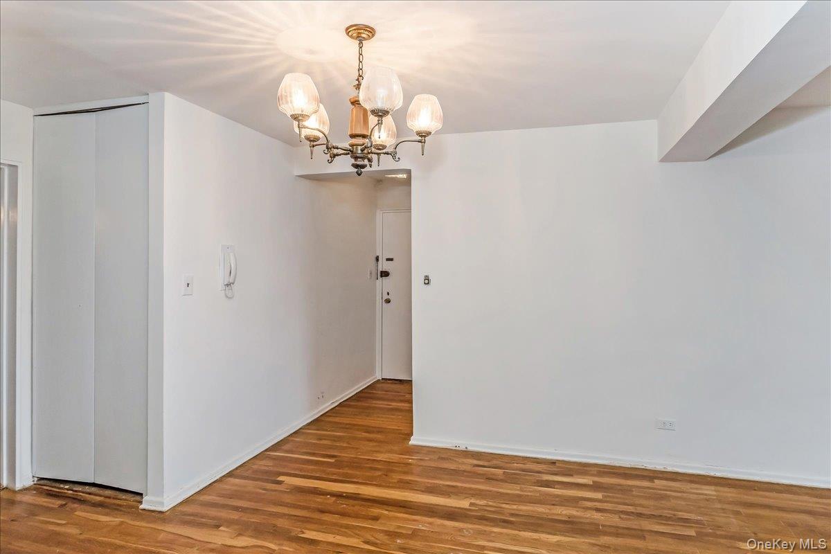 #12 photo, 212-30 23rd Avenue, קווינס Bayside , NY 11360