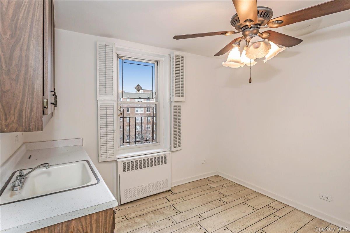 #13 photo, 212-30 23rd Avenue, קווינס Bayside , NY 11360