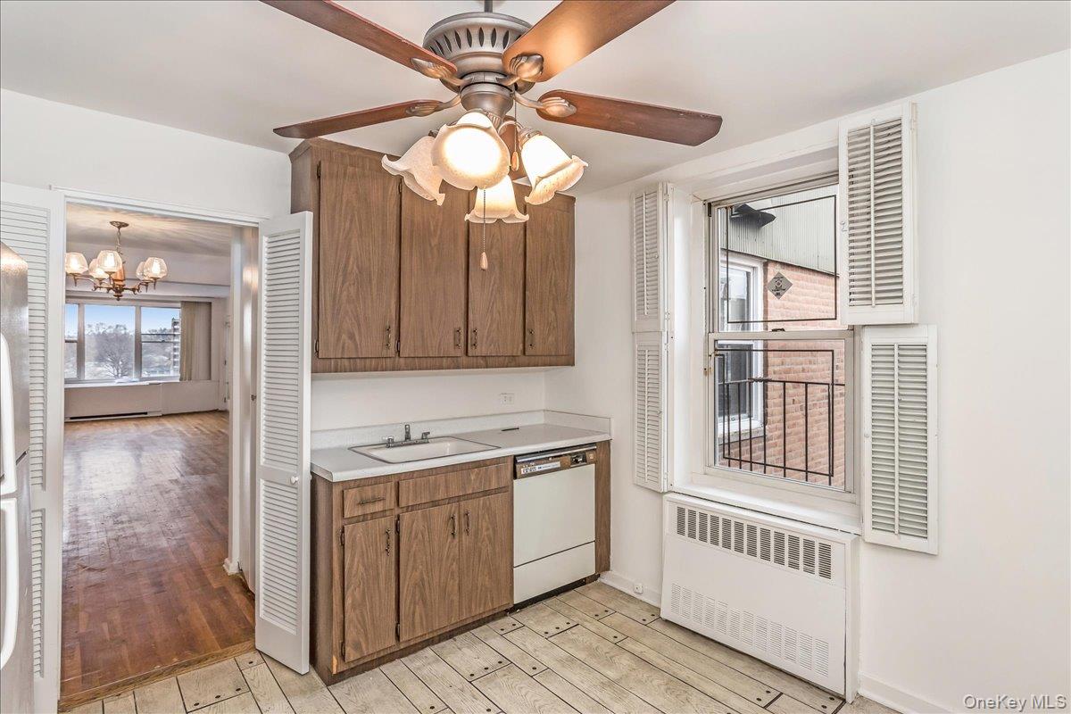 #14 photo, 212-30 23rd Avenue, קווינס Bayside , NY 11360