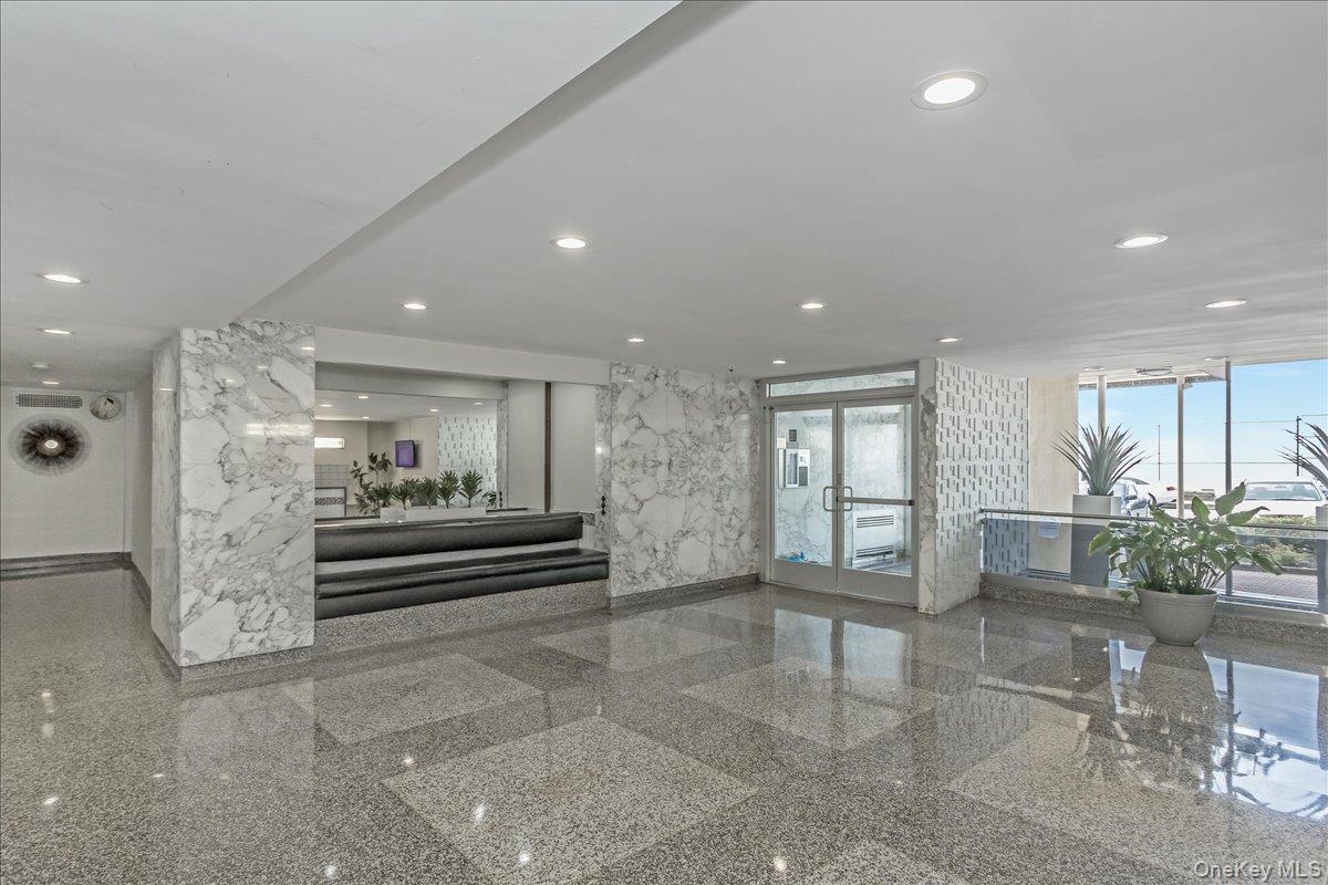 #2 photo, 212-30 23rd Avenue, קווינס Bayside , NY 11360