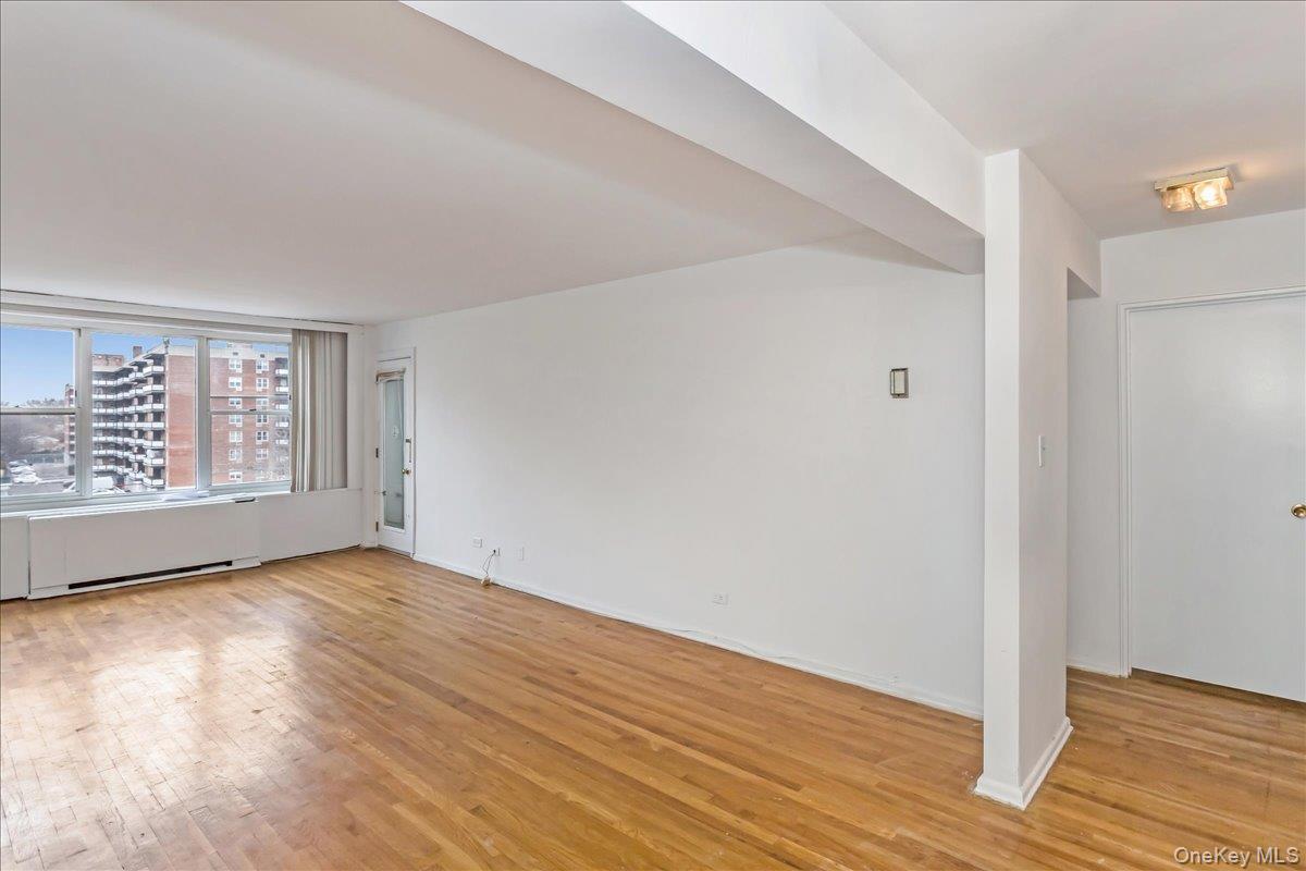 #4 photo, 212-30 23rd Avenue, קווינס Bayside , NY 11360