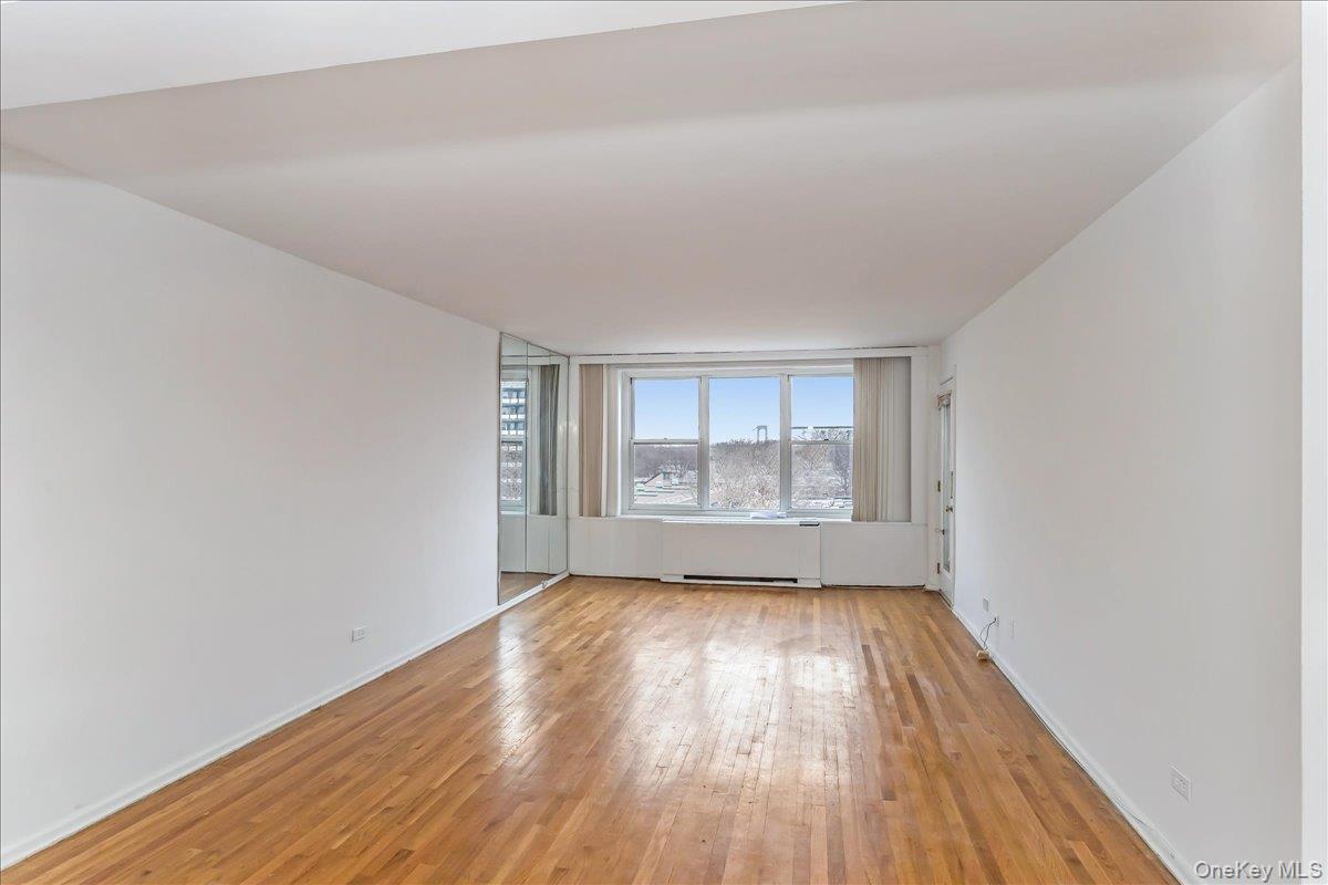 #5 photo, 212-30 23rd Avenue, קווינס Bayside , NY 11360