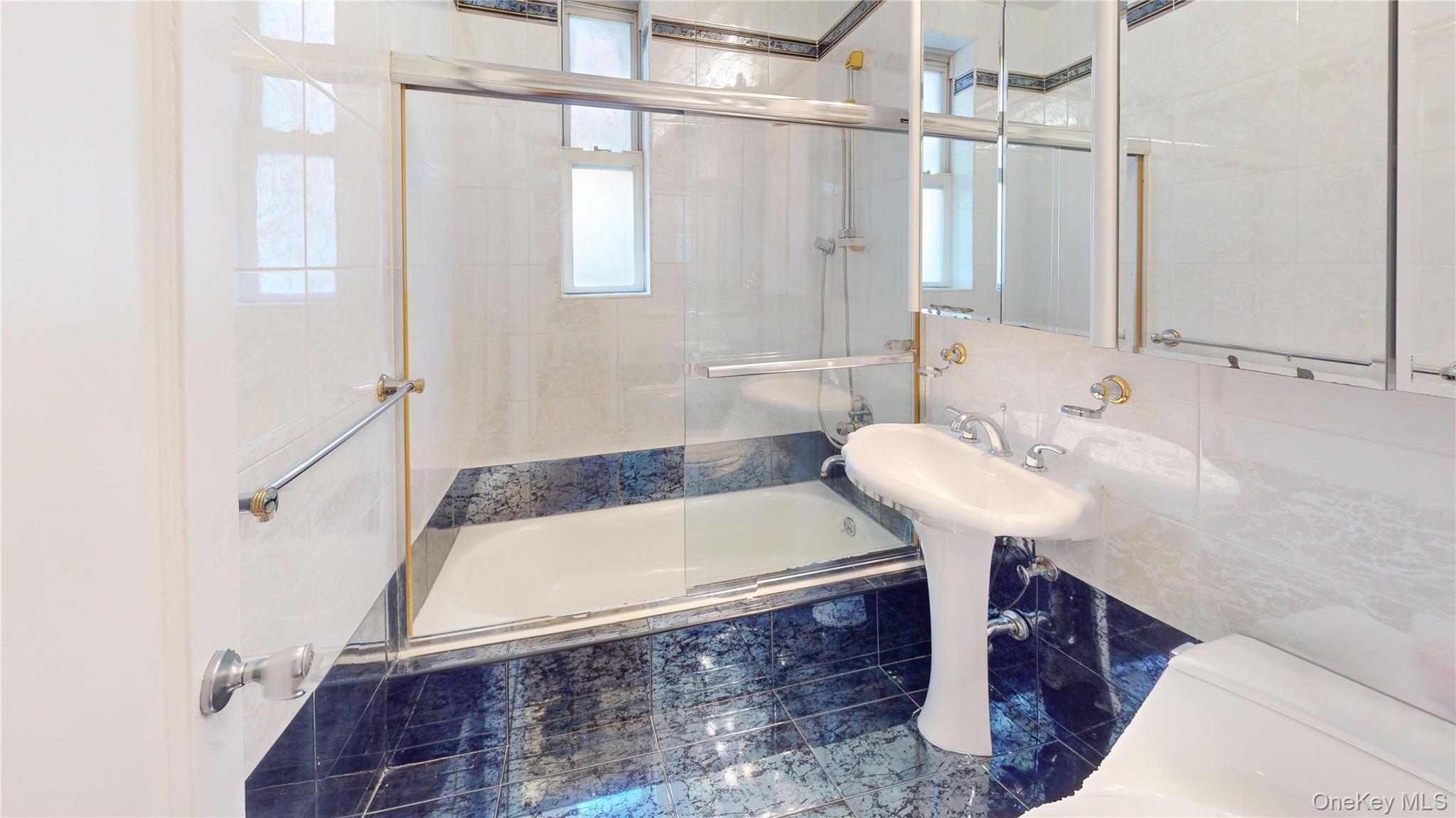 #16 photo, 85-04 63rd Drive, 皇后区 Rego Park , NY 11374