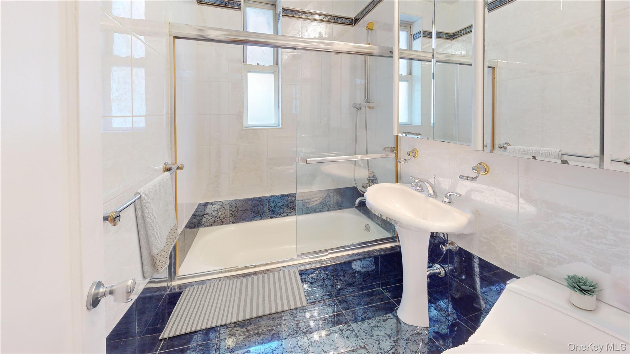 #17 photo, 85-04 63rd Drive, 皇后区 Rego Park , NY 11374