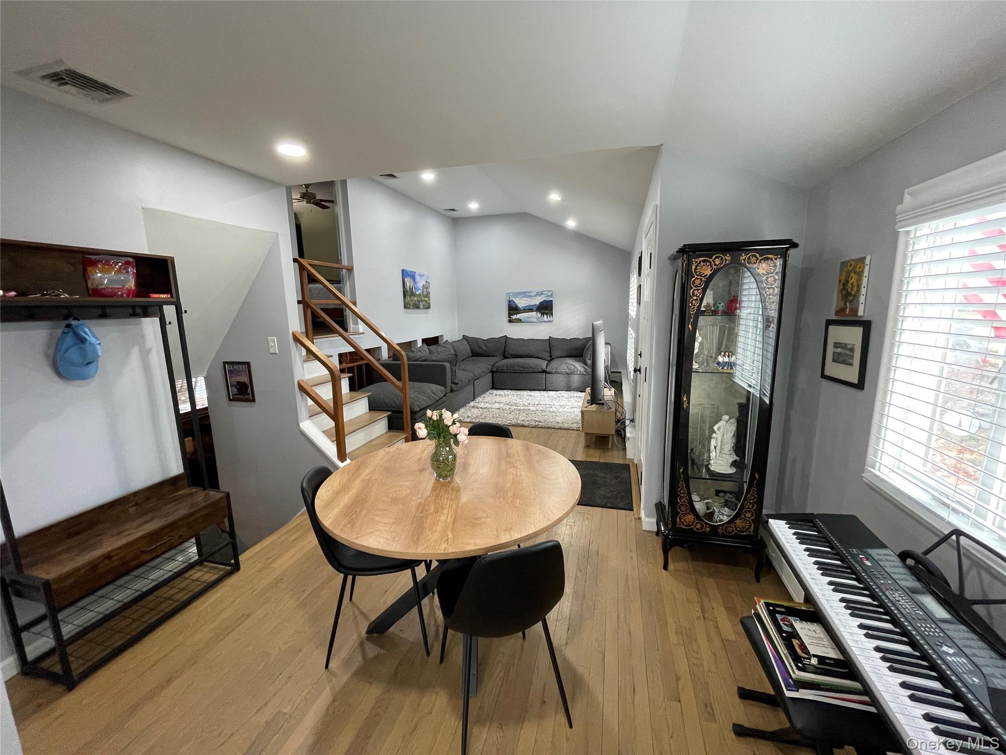 #10 photo, 946 Manor Lane, Bay Shore , NY 11706