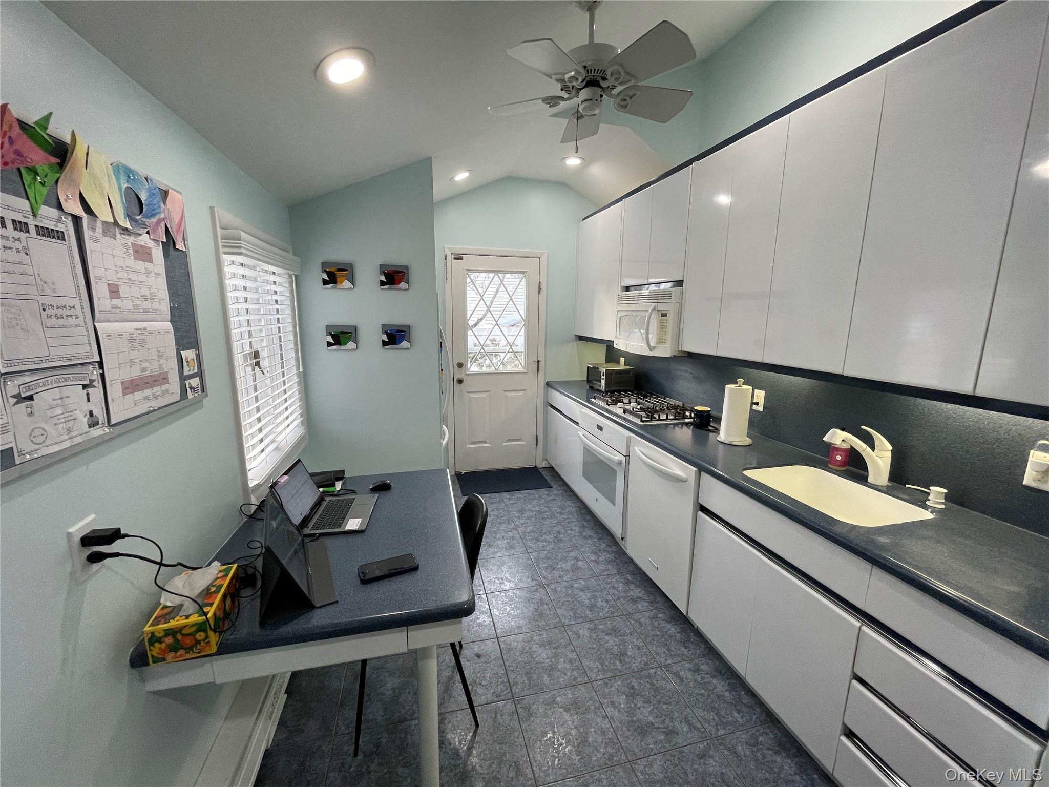 #8 photo, 946 Manor Lane, Bay Shore , NY 11706