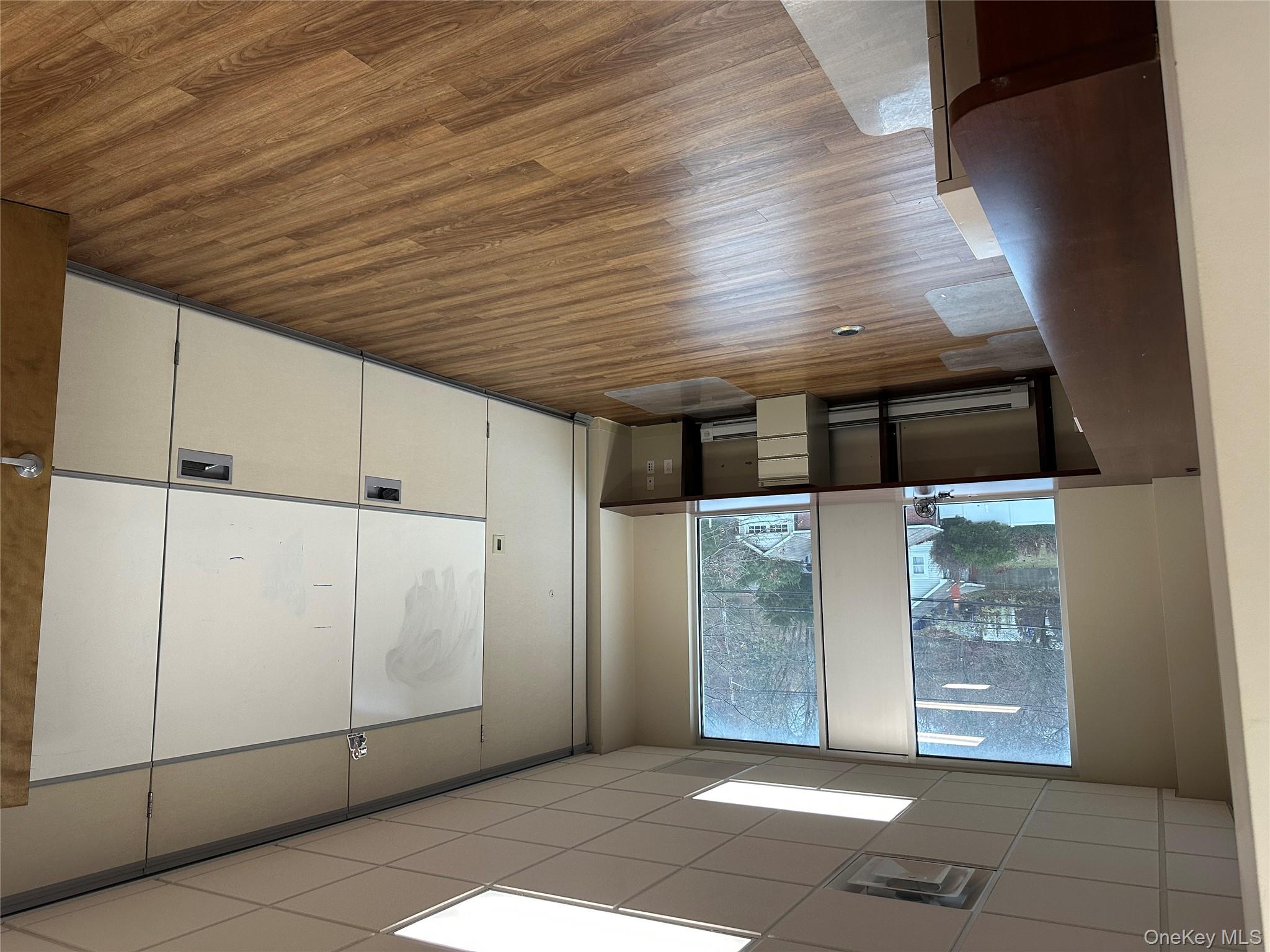 #13 photo, 1092 W Jericho Turnpike, מחוז סאפוק Commack , NY 11725