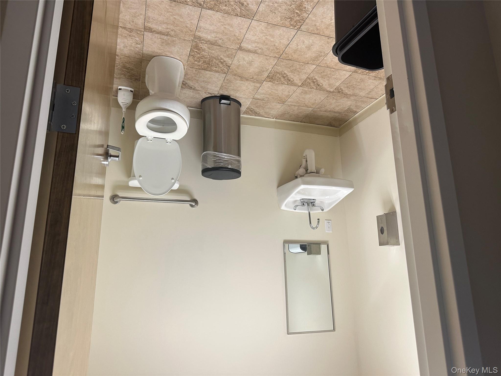 #7 photo, 1092 W Jericho Turnpike, מחוז סאפוק Commack , NY 11725