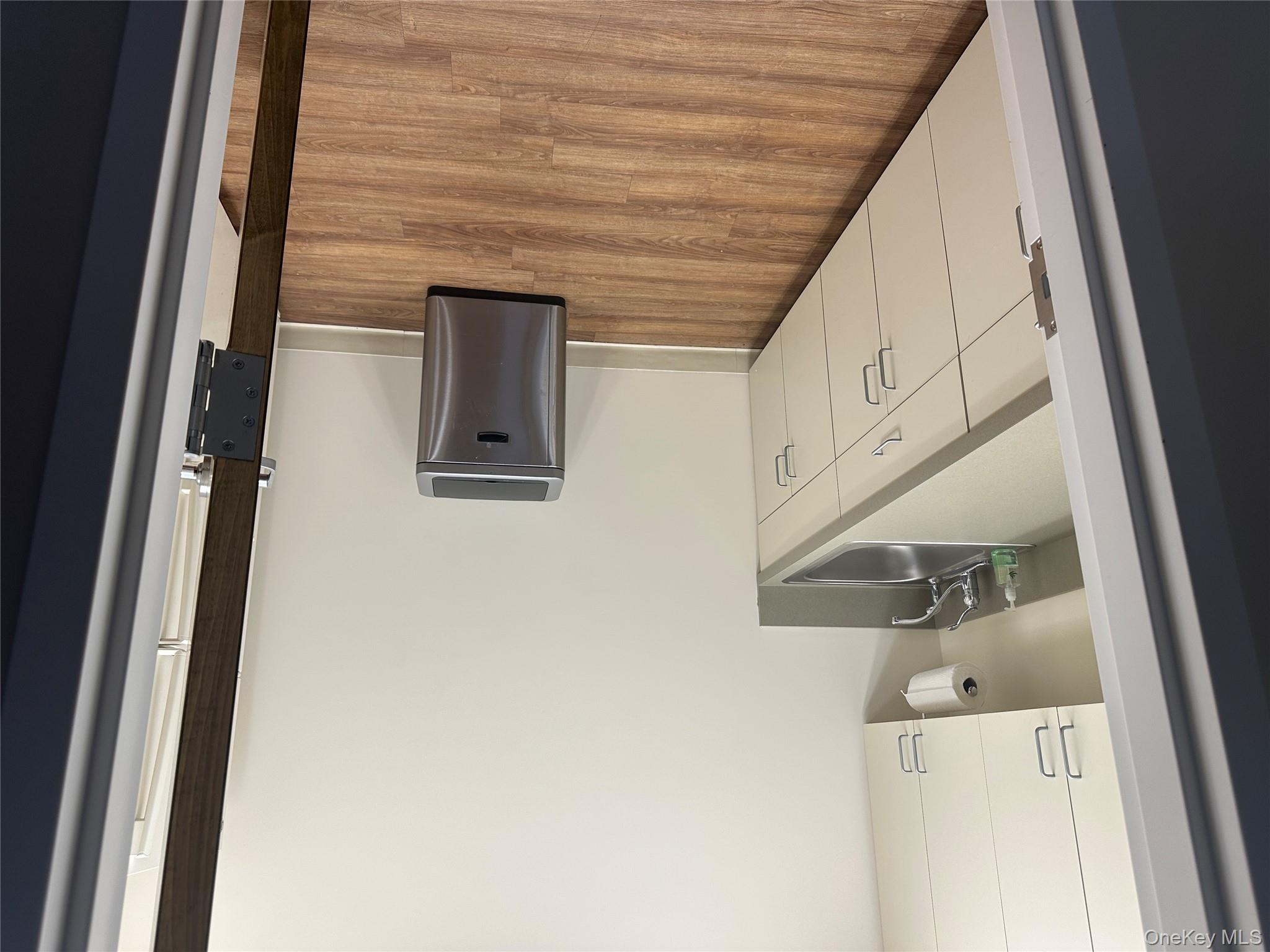 #8 photo, 1092 W Jericho Turnpike, מחוז סאפוק Commack , NY 11725