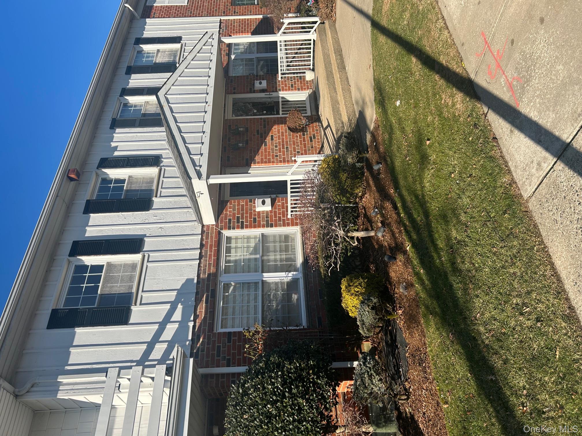 #2 photo, 676 Front Street, מחוז נסאו Hempstead , NY 11550