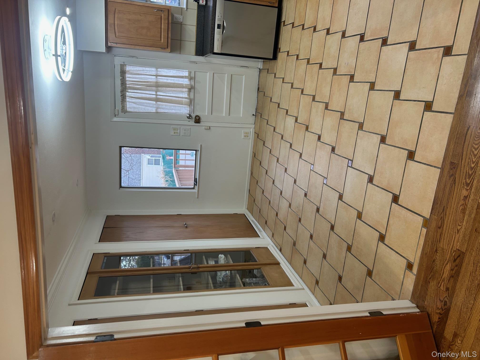 #9 photo, 676 Front Street, מחוז נסאו Hempstead , NY 11550