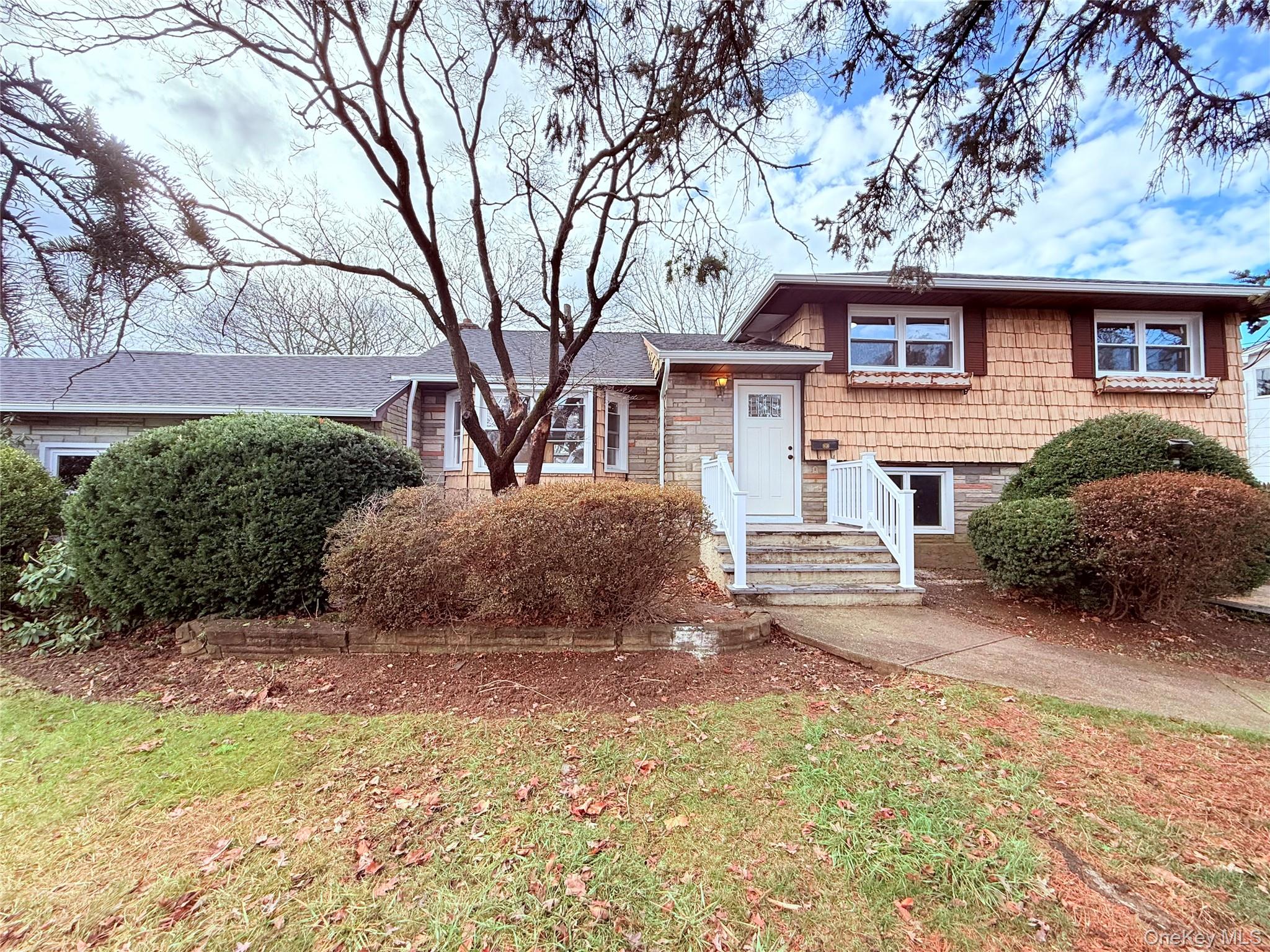 #1 photo, 528 Canary Place, North Babylon , NY 11703