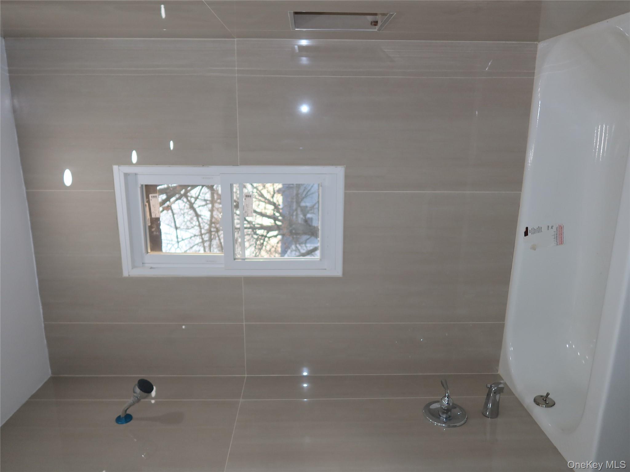 #10 photo, 528 Canary Place, North Babylon , NY 11703