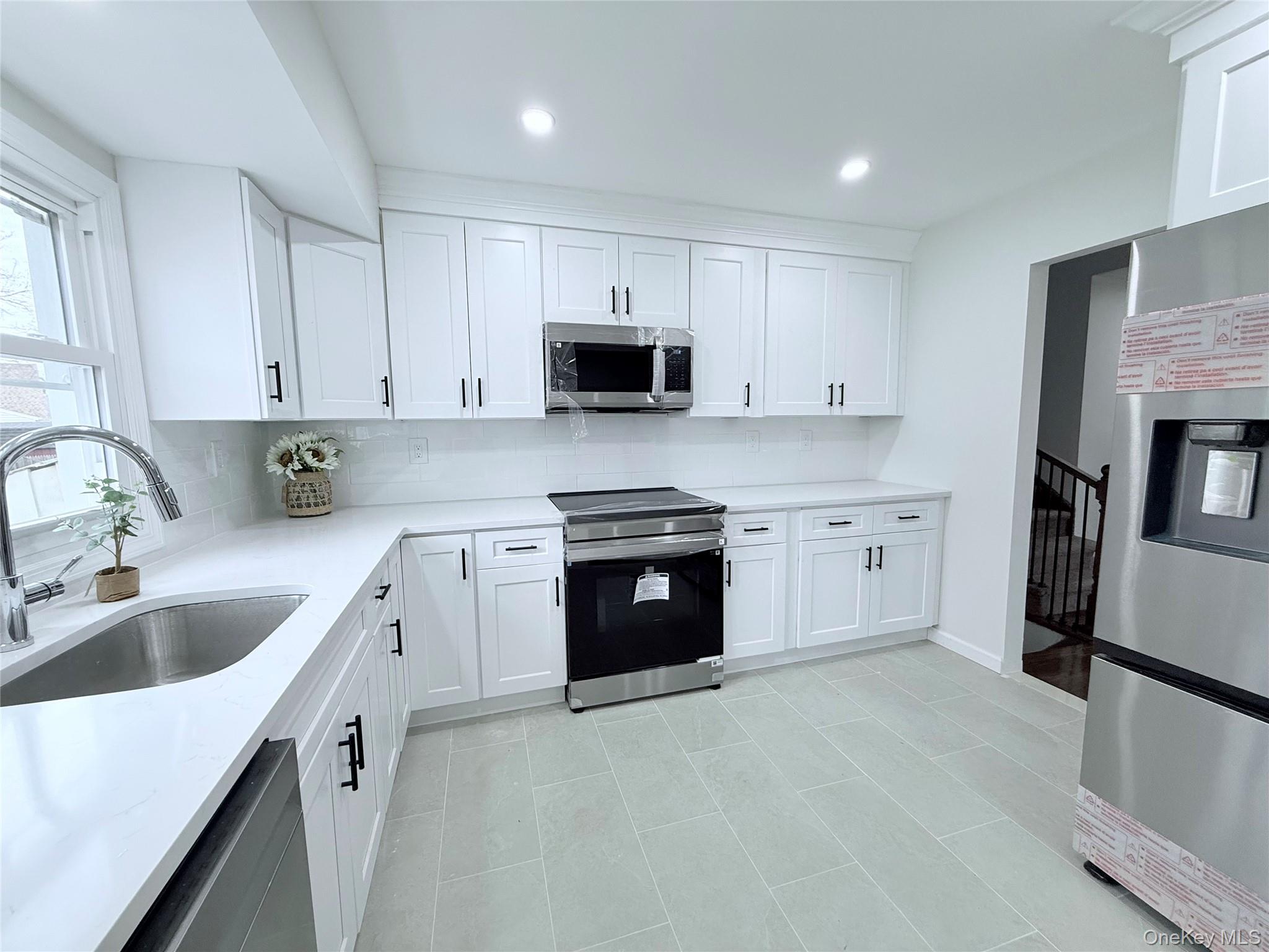 #4 photo, 528 Canary Place, North Babylon , NY 11703