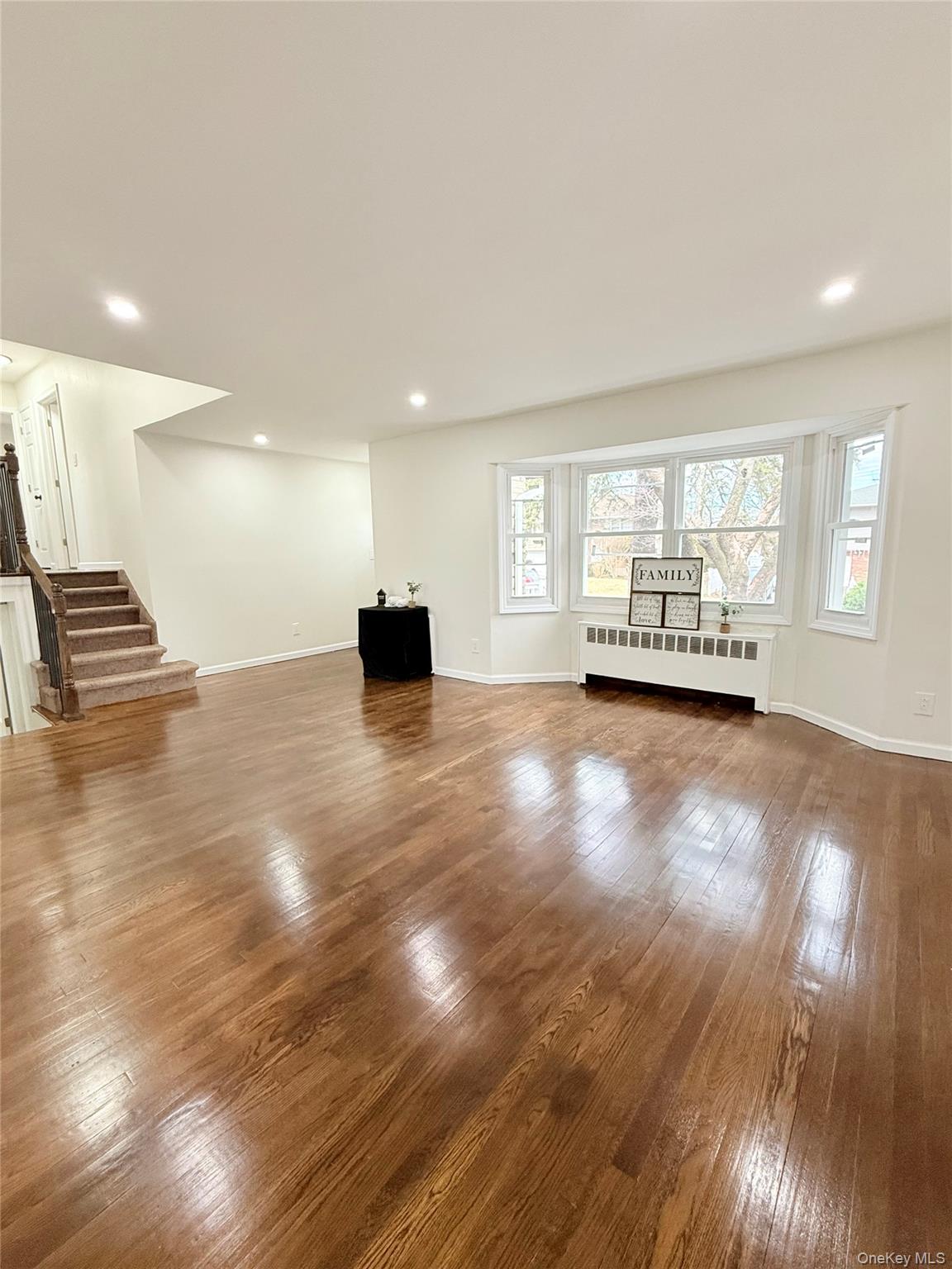 #5 photo, 528 Canary Place, North Babylon , NY 11703