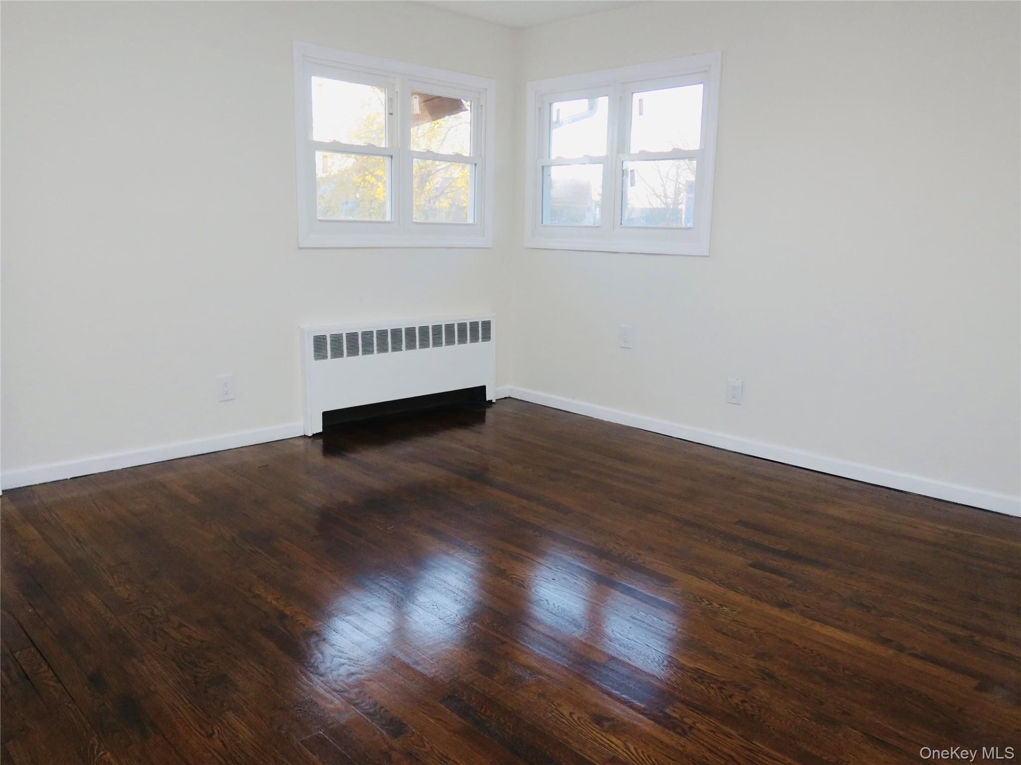 #7 photo, 528 Canary Place, North Babylon , NY 11703