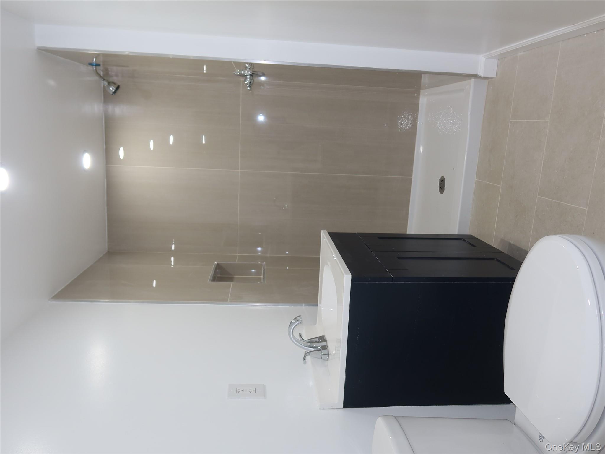 #9 photo, 528 Canary Place, North Babylon , NY 11703