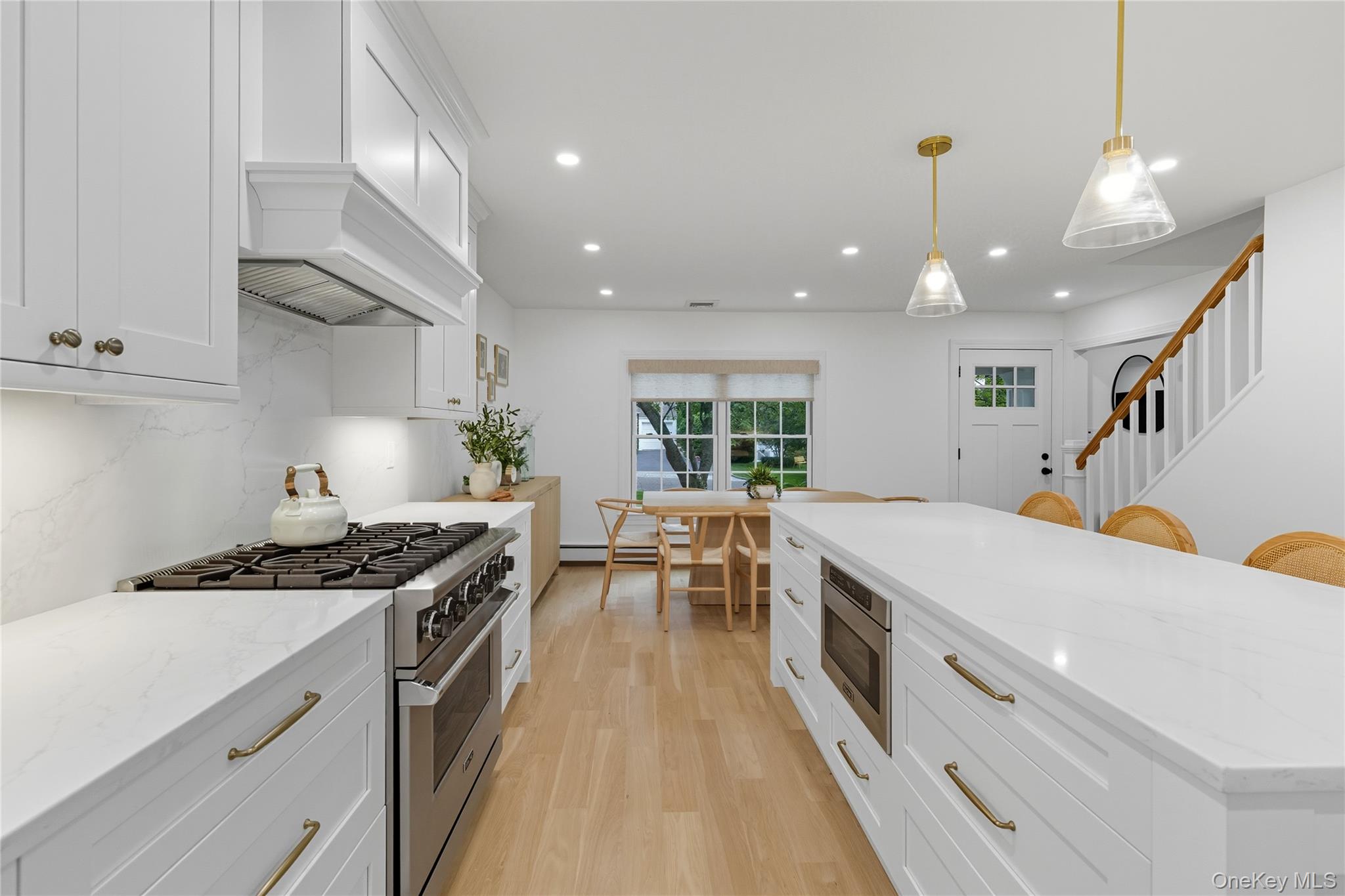 #11 photo, 17 Entrance Road, מחוז נסאו East Hills , NY 11577