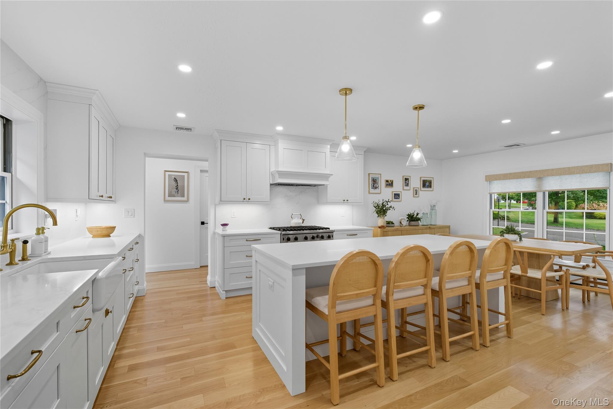 #12 photo, 17 Entrance Road, מחוז נסאו East Hills , NY 11577