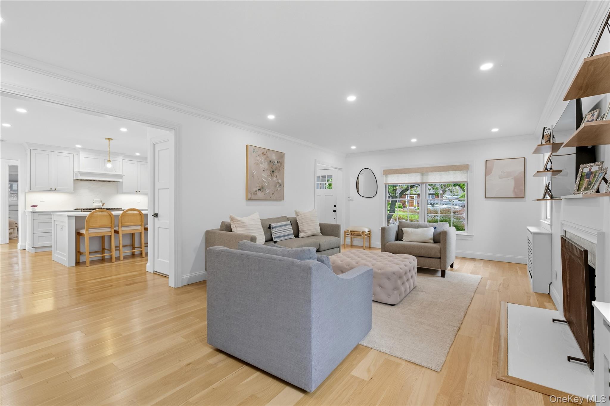 #13 photo, 17 Entrance Road, מחוז נסאו East Hills , NY 11577