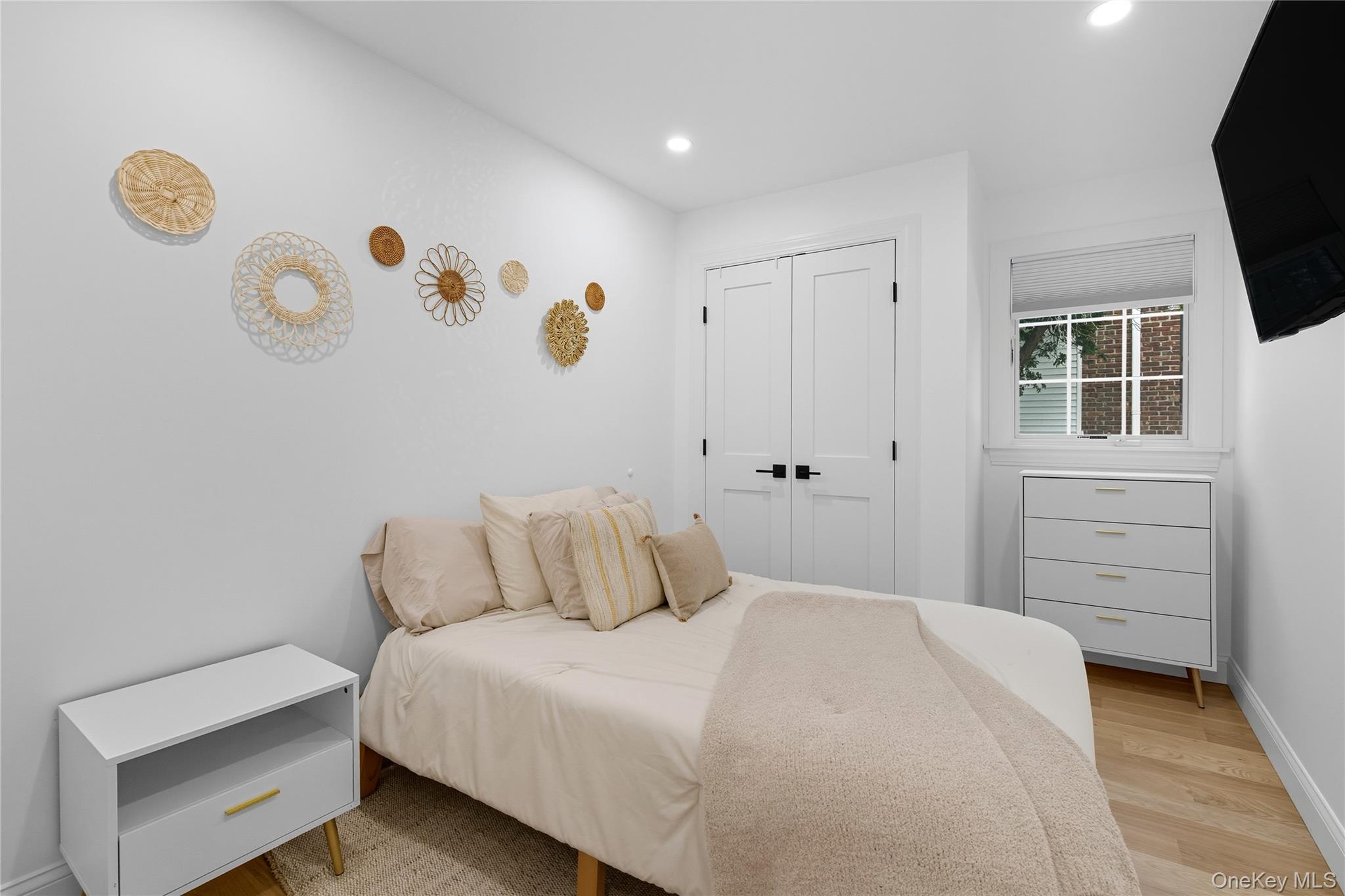 #19 photo, 17 Entrance Road, מחוז נסאו East Hills , NY 11577