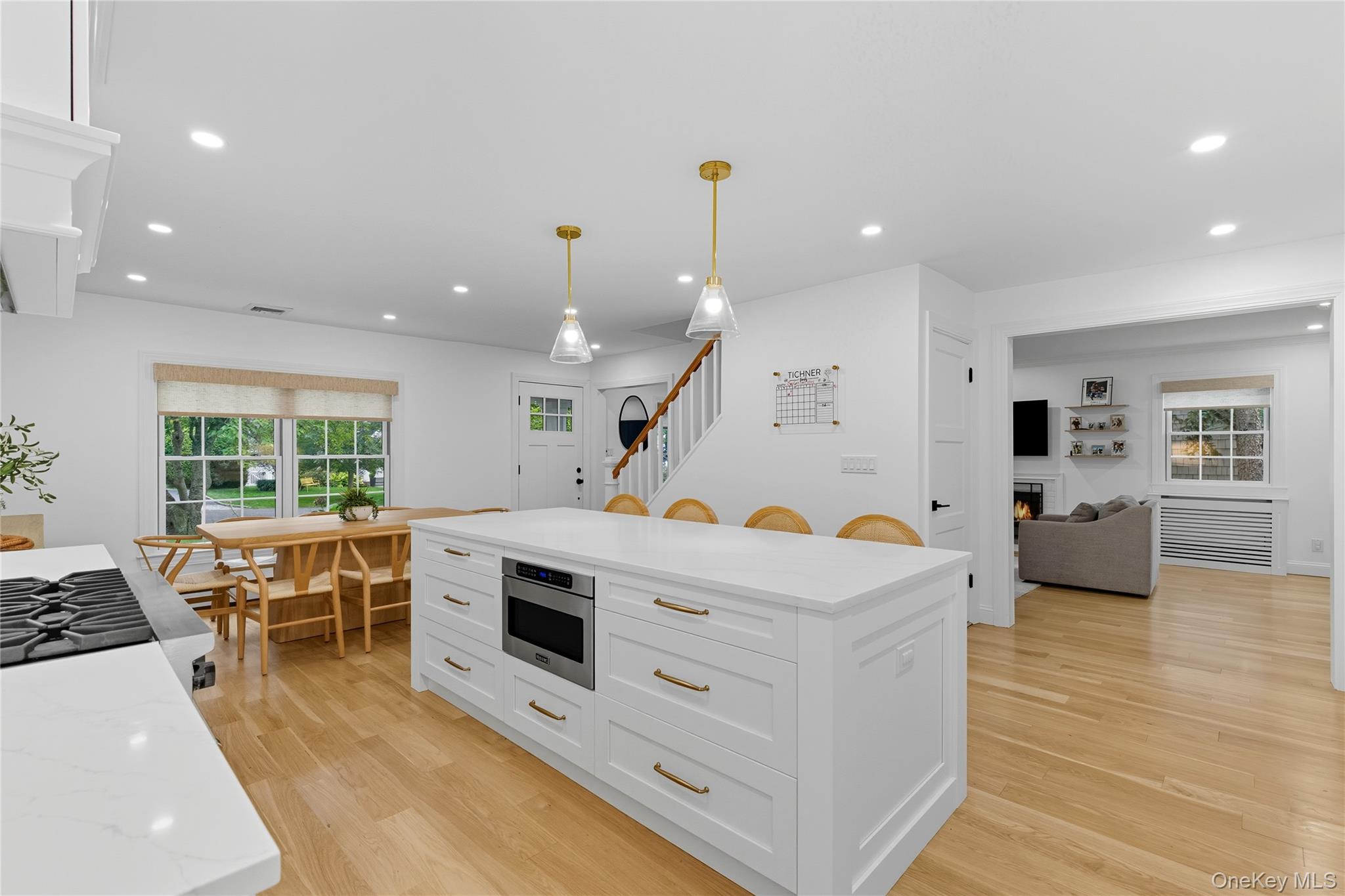 #4 photo, 17 Entrance Road, מחוז נסאו East Hills , NY 11577