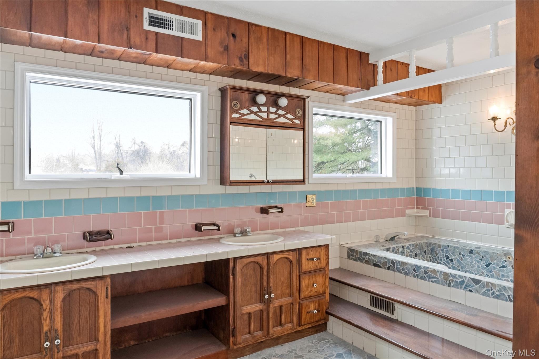 #20 photo, 378 Broadway 9W, Esopus , NY 12487