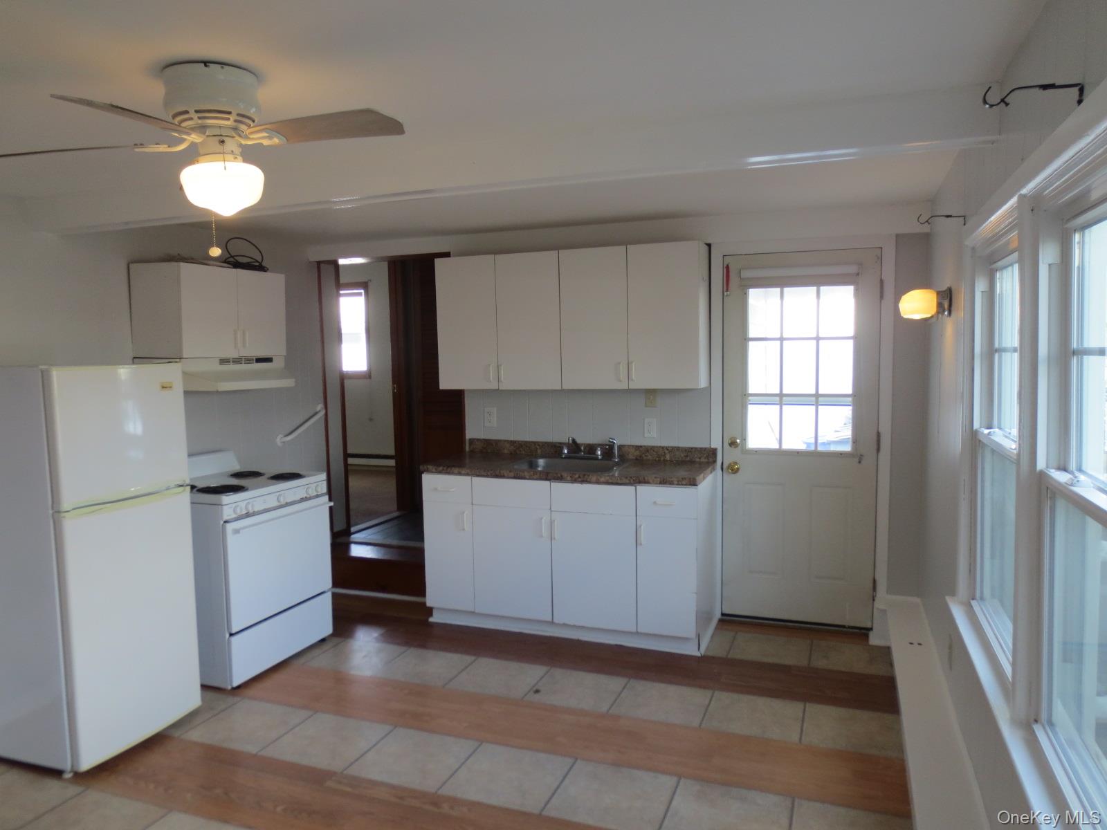 #2 photo, 160 E 3rd Street, سوفولك Deer Park , NY 11729