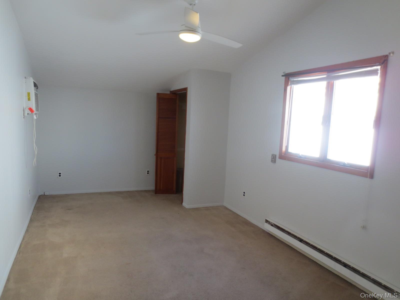 #4 photo, 160 E 3rd Street, سوفولك Deer Park , NY 11729