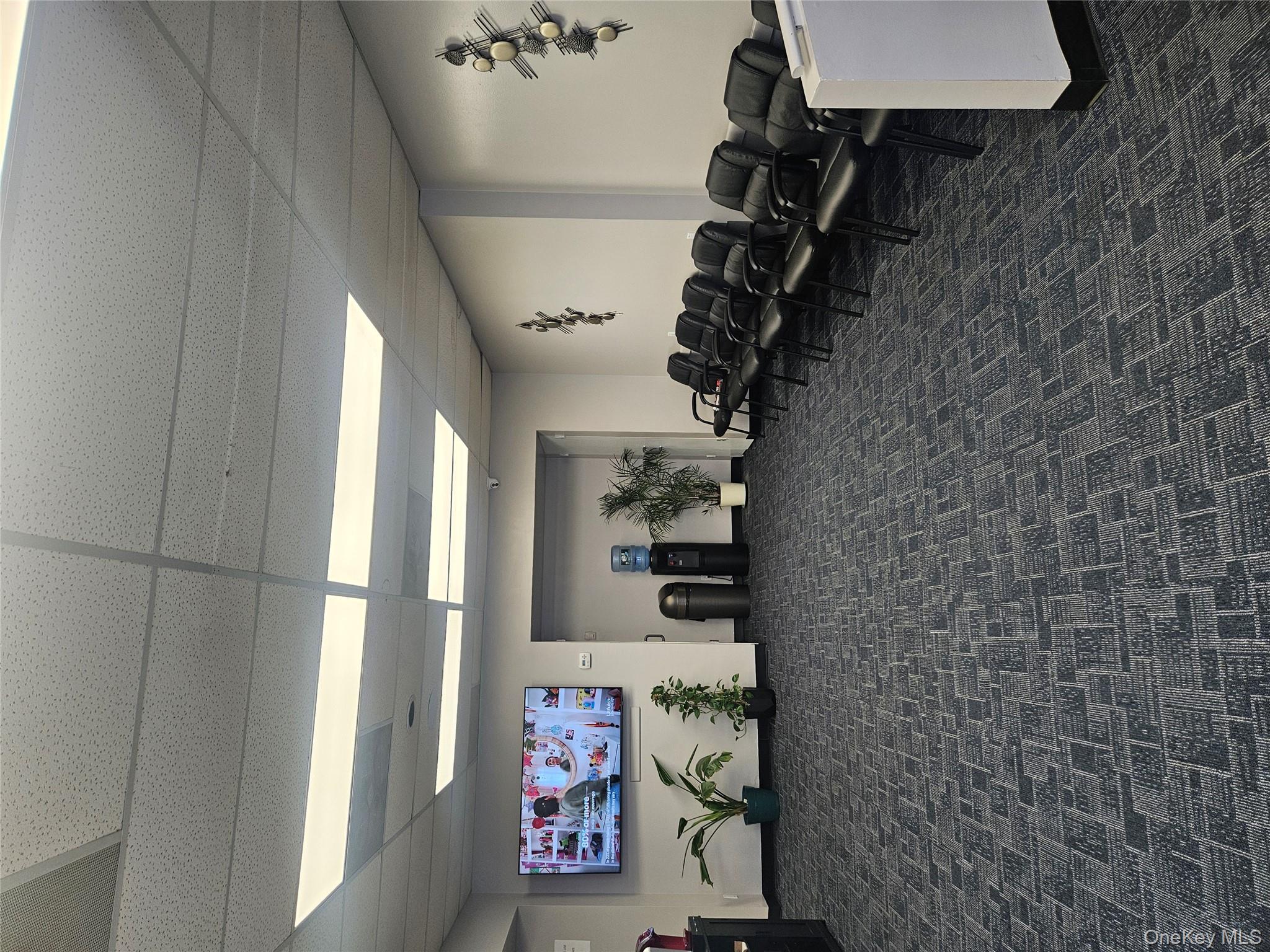 #4 photo, 64 S Central Avenue, नासाउ काउंटी Valley Stream , NY 11580