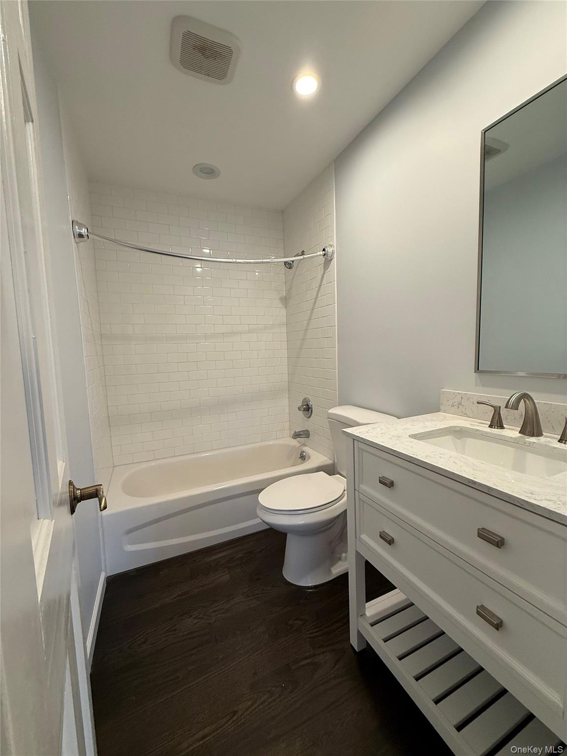 #17 photo, 253 Feller Drive, Саффолк ‖ Central Islip , NY 11722