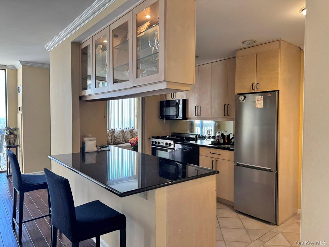 #4 photo, 27110 Grand Central Parkway, Floral Park , NY 11005