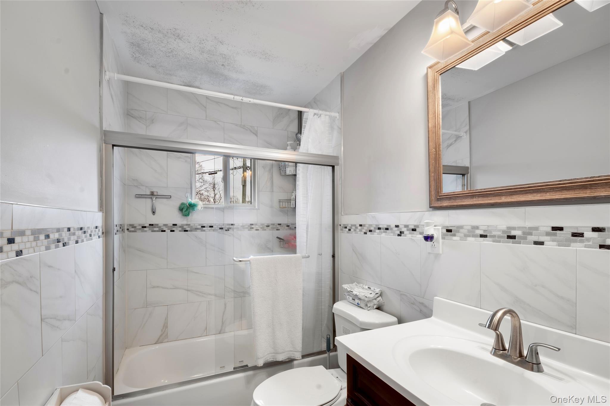 #10 photo, 505 Madison Avenue, 东长岛 Brentwood , NY 11717