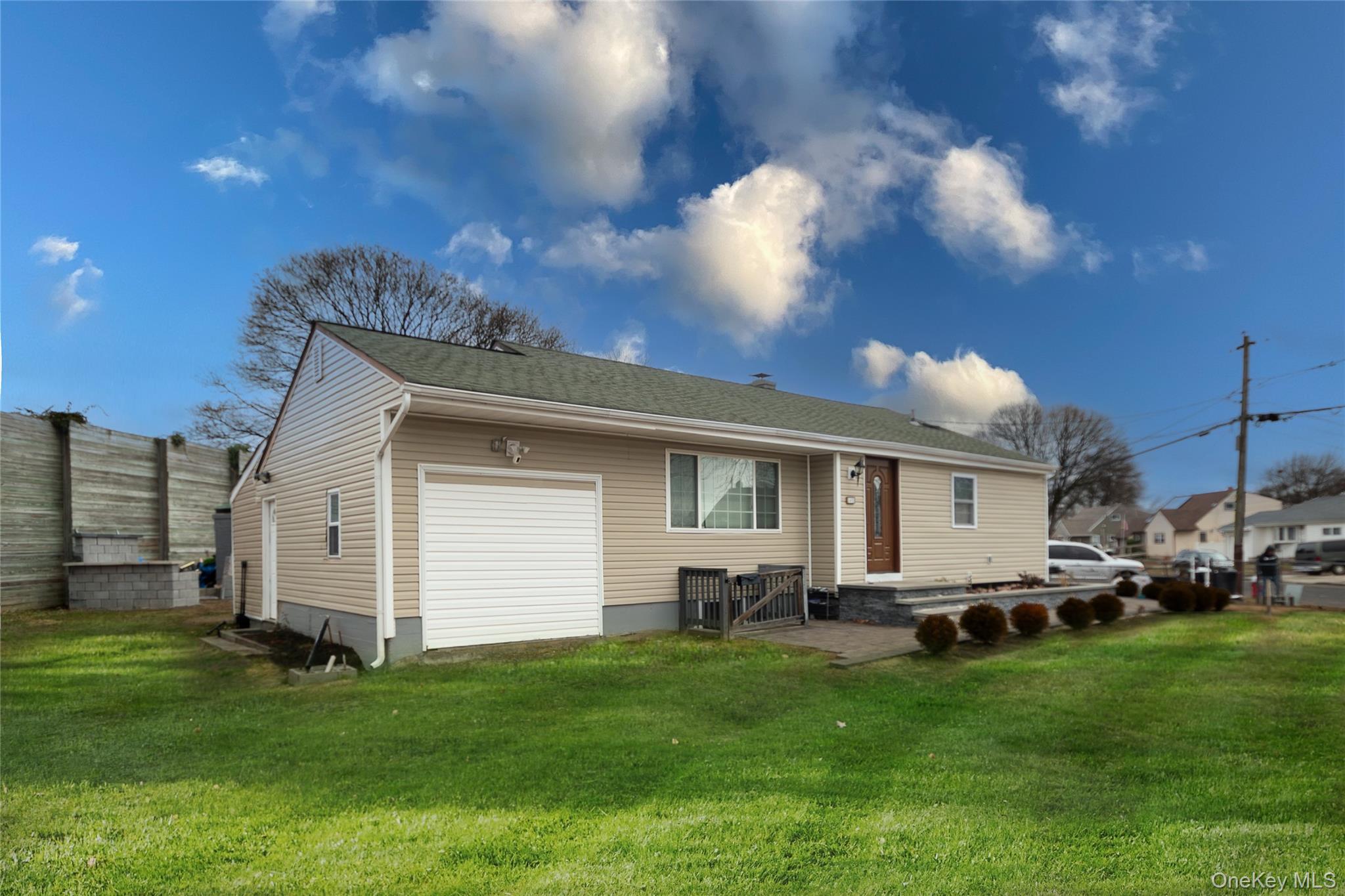 #2 photo, 505 Madison Avenue, 东长岛 Brentwood , NY 11717