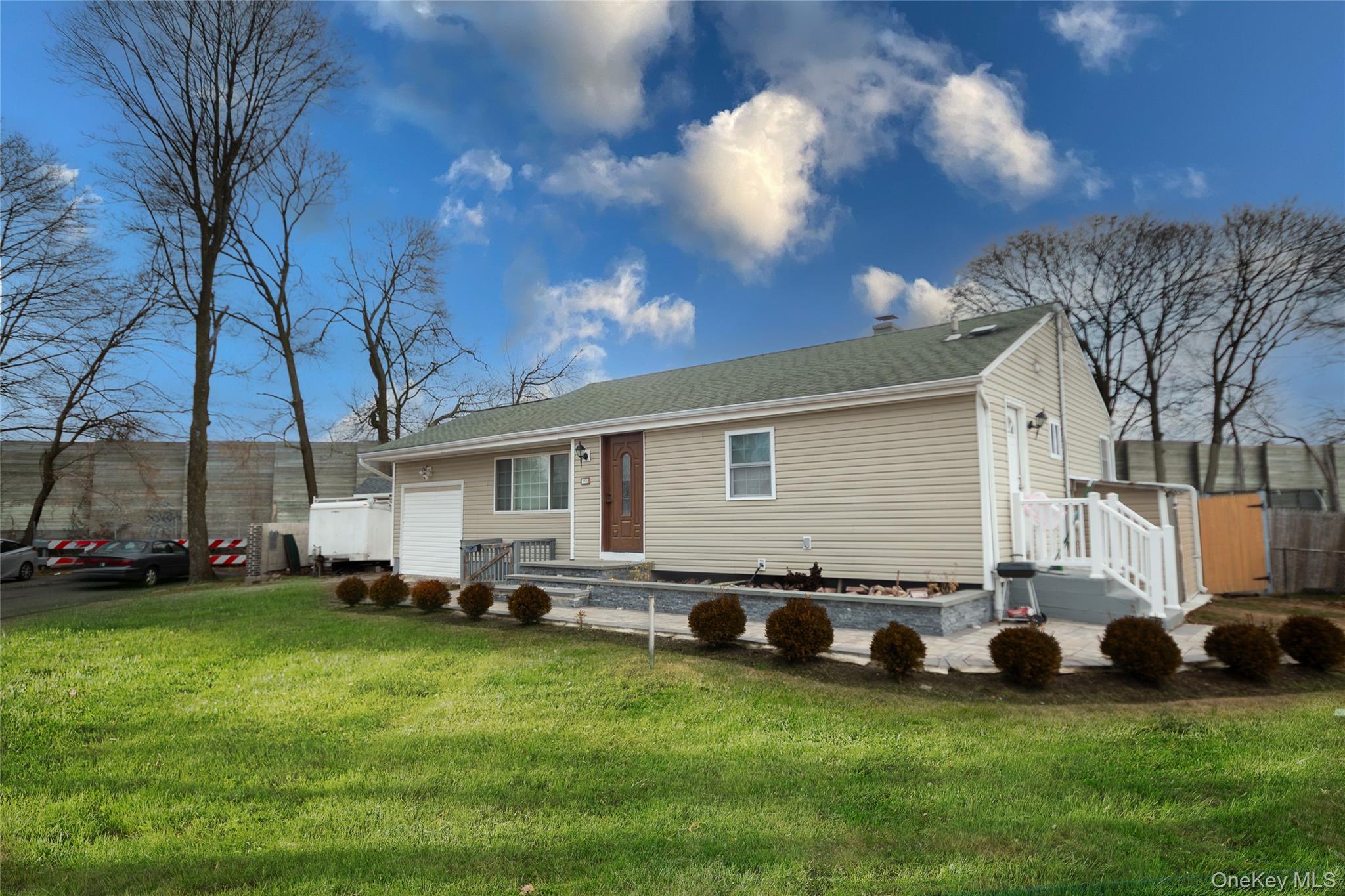 #3 photo, 505 Madison Avenue, 东长岛 Brentwood , NY 11717