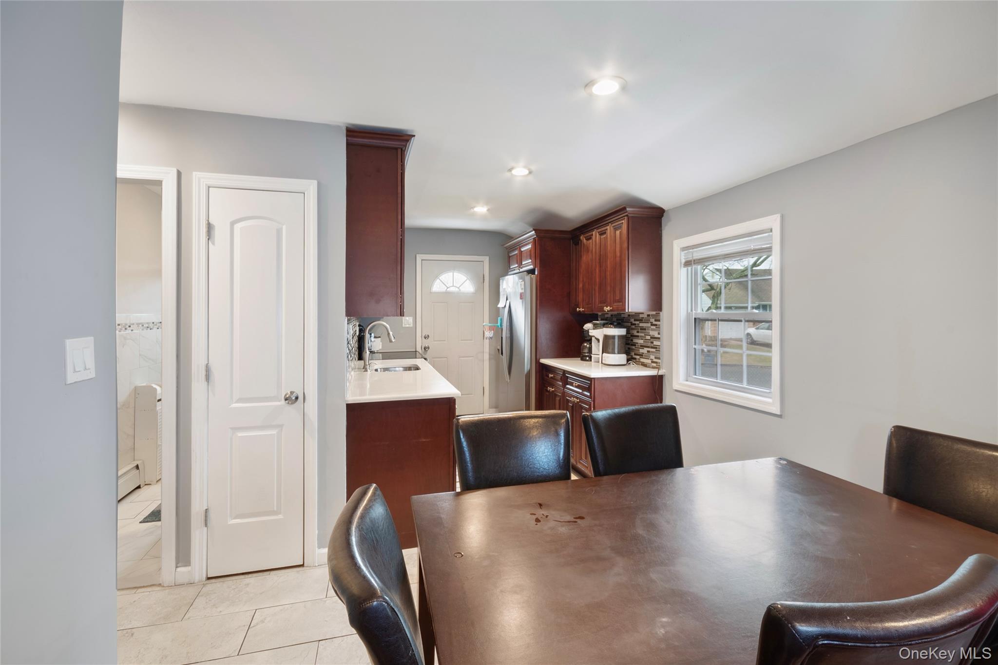 #6 photo, 505 Madison Avenue, 东长岛 Brentwood , NY 11717