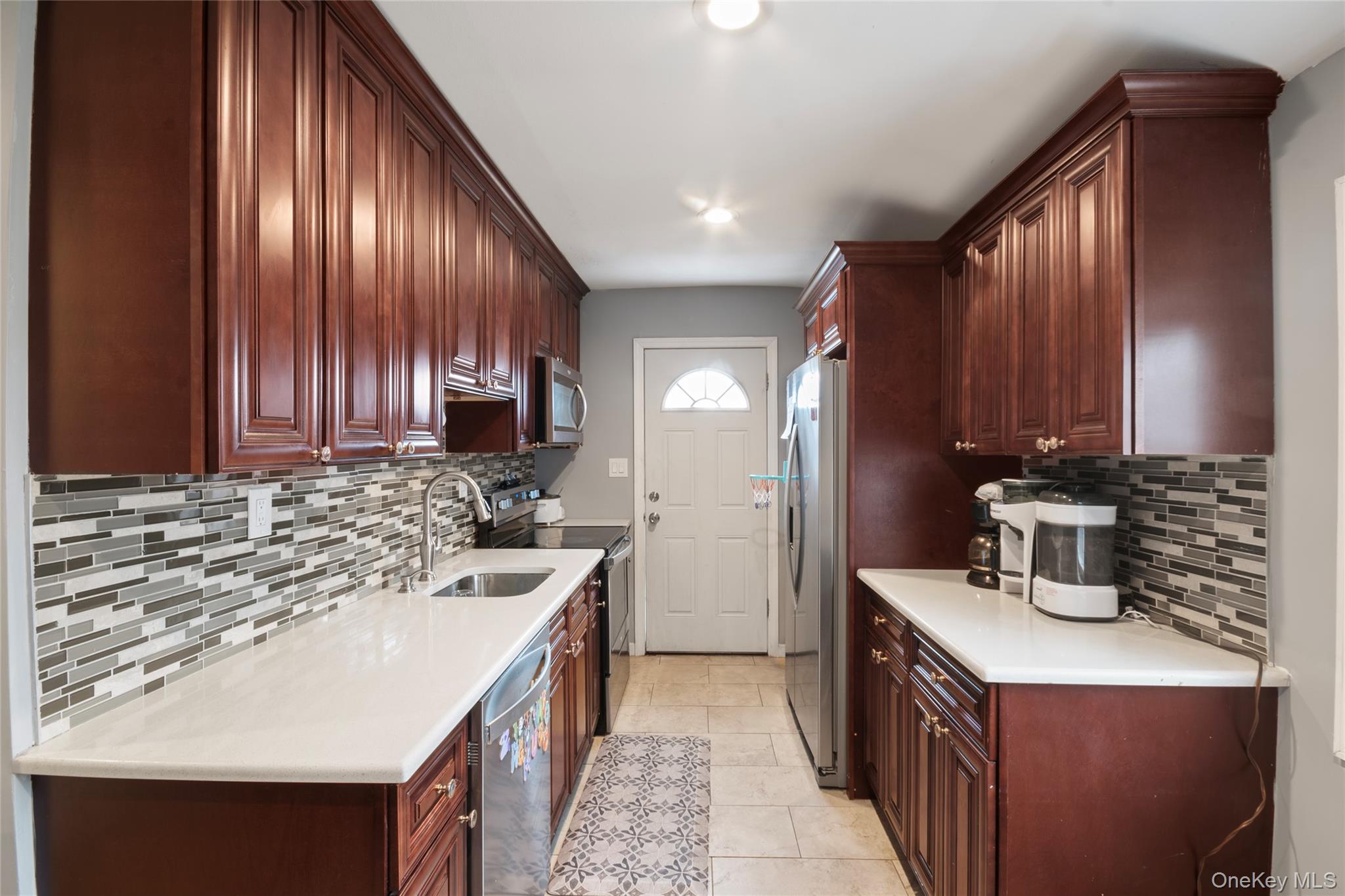 #7 photo, 505 Madison Avenue, 东长岛 Brentwood , NY 11717