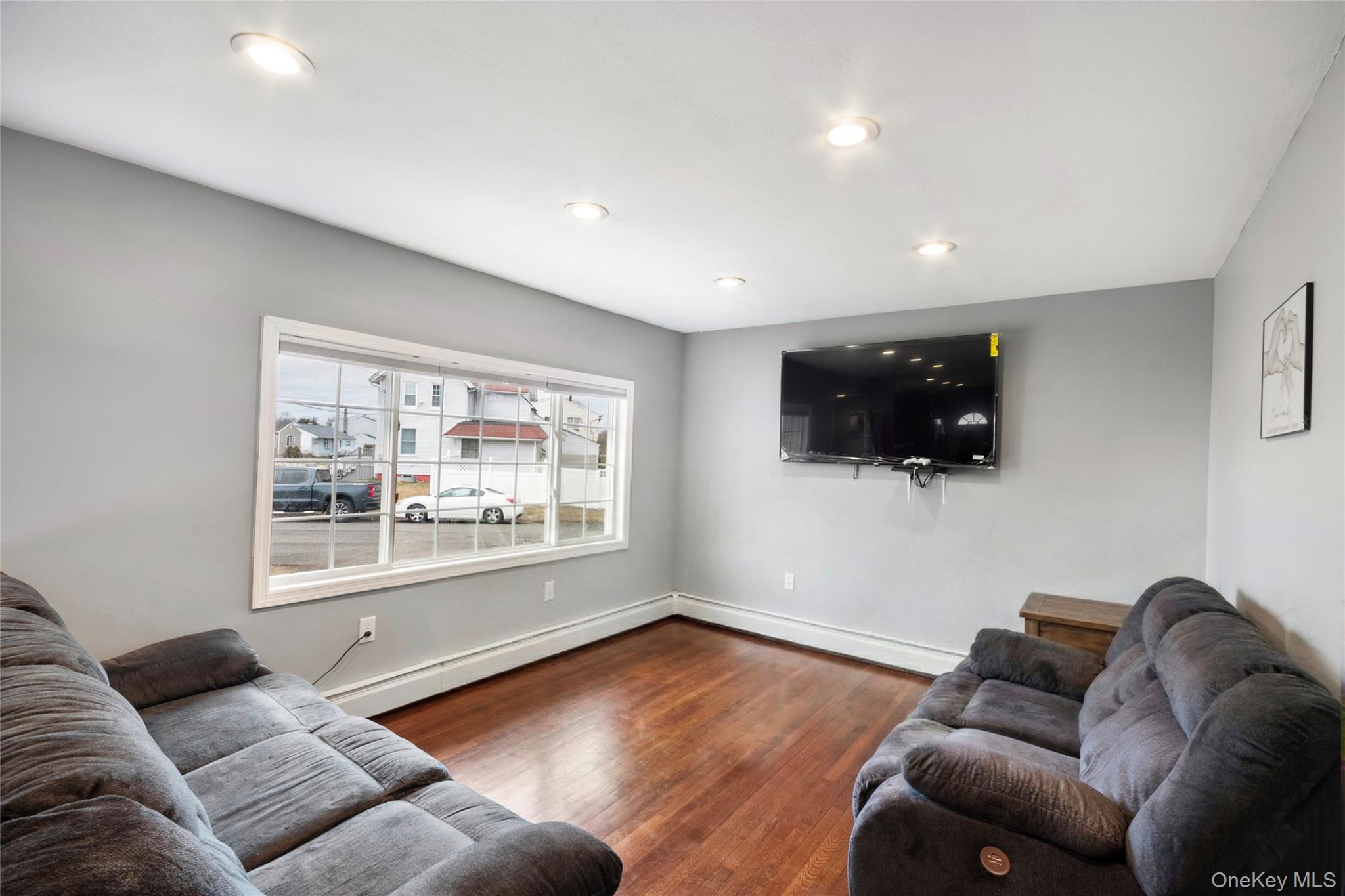 #8 photo, 505 Madison Avenue, 东长岛 Brentwood , NY 11717