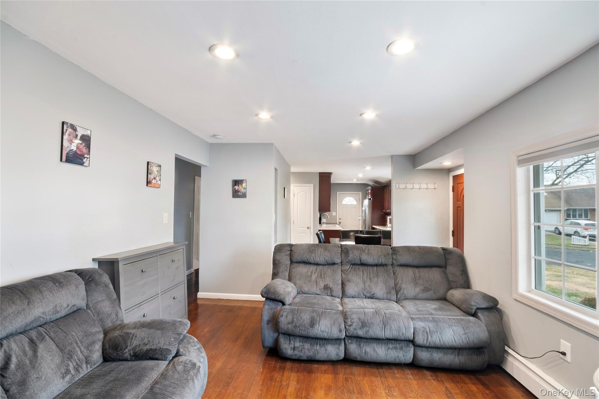 #9 photo, 505 Madison Avenue, 东长岛 Brentwood , NY 11717