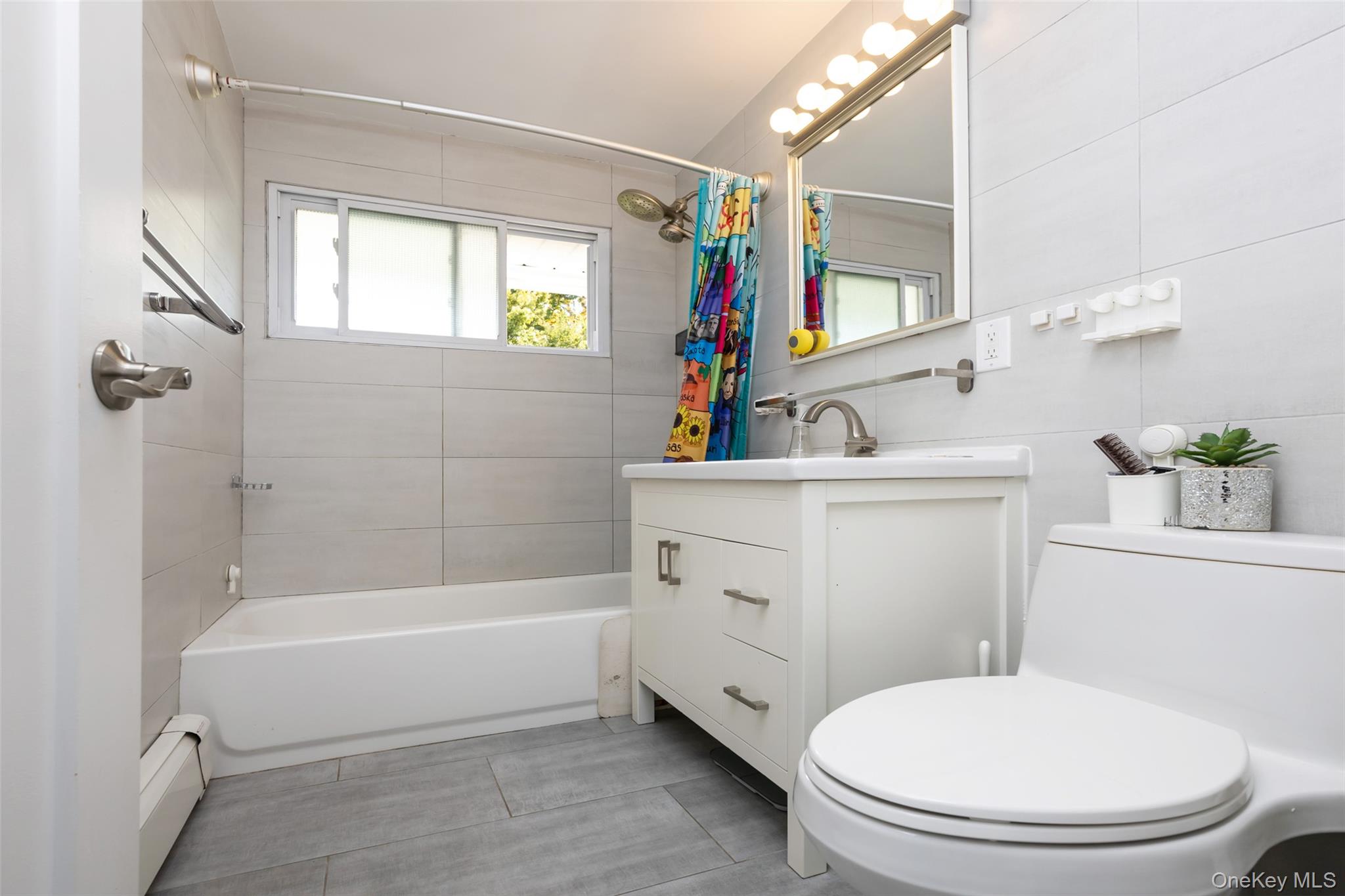 #12 photo, 80 Cypress Lane, वेस्टबरी Westbury , NY 11590