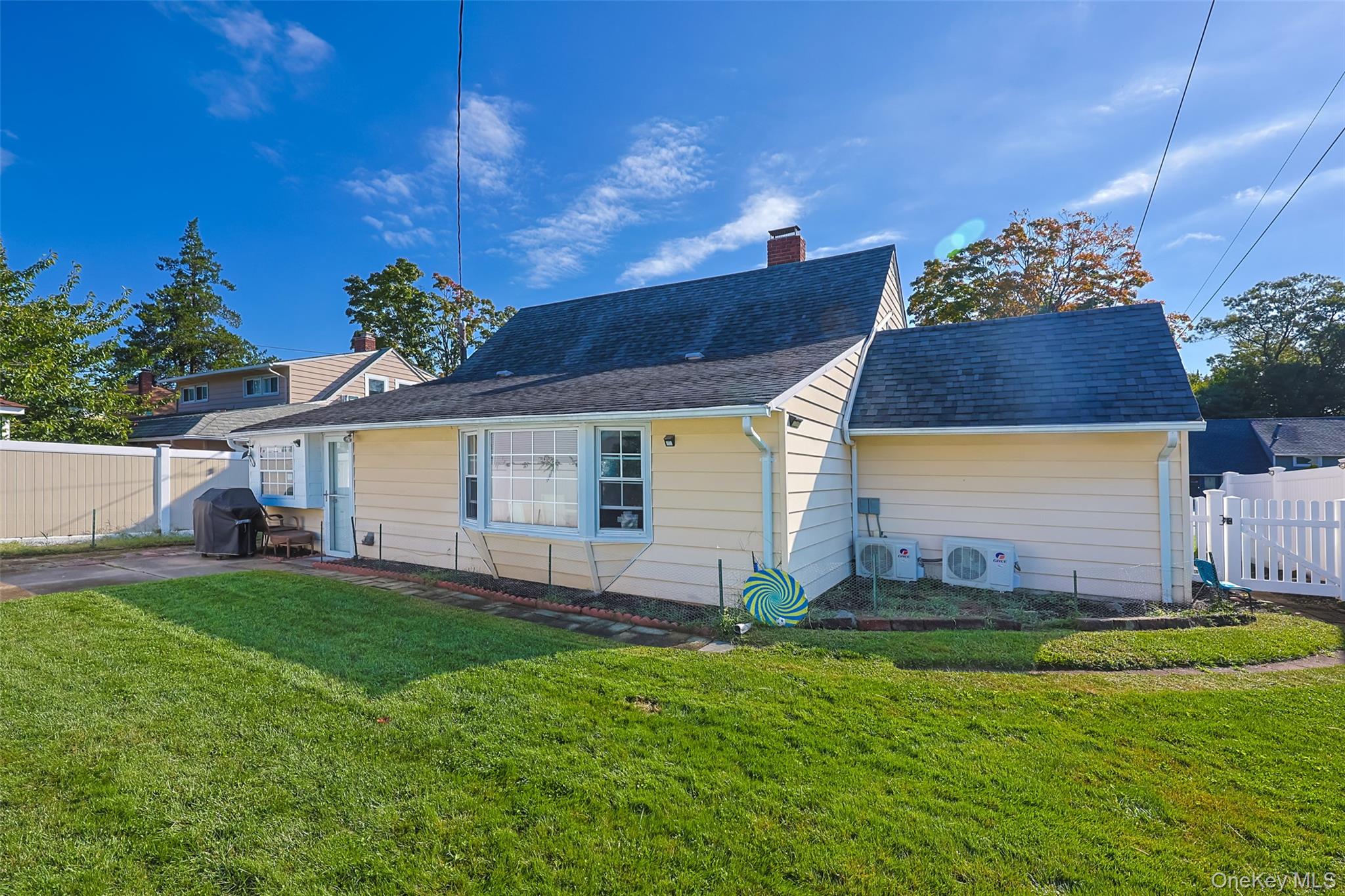 #17 photo, 80 Cypress Lane, वेस्टबरी Westbury , NY 11590