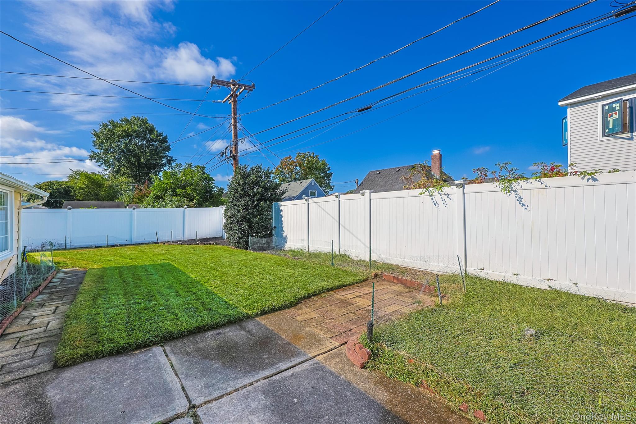 #18 photo, 80 Cypress Lane, वेस्टबरी Westbury , NY 11590