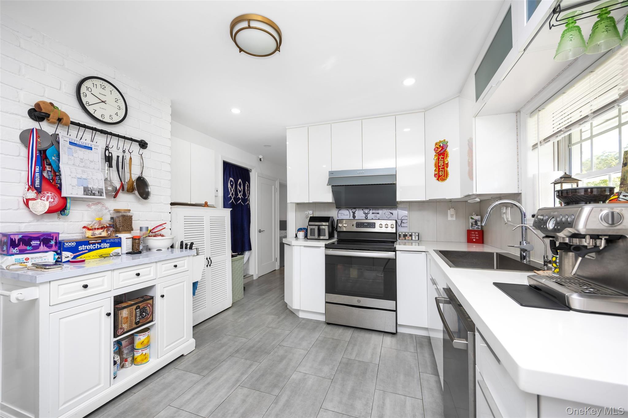 #9 photo, 80 Cypress Lane, वेस्टबरी Westbury , NY 11590