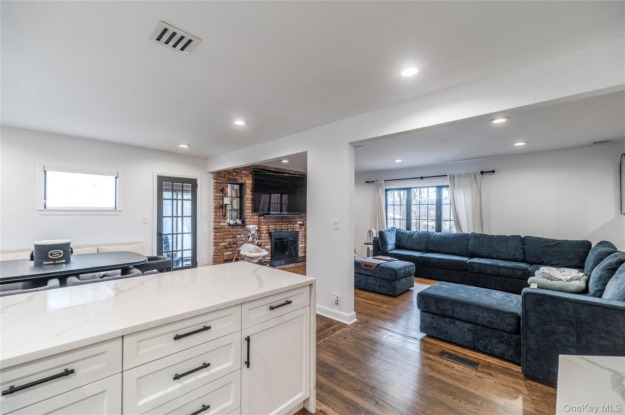 #7 photo, 15 sinclair martin drive, Нассау ‖ Roslyn Estates , NY 11576